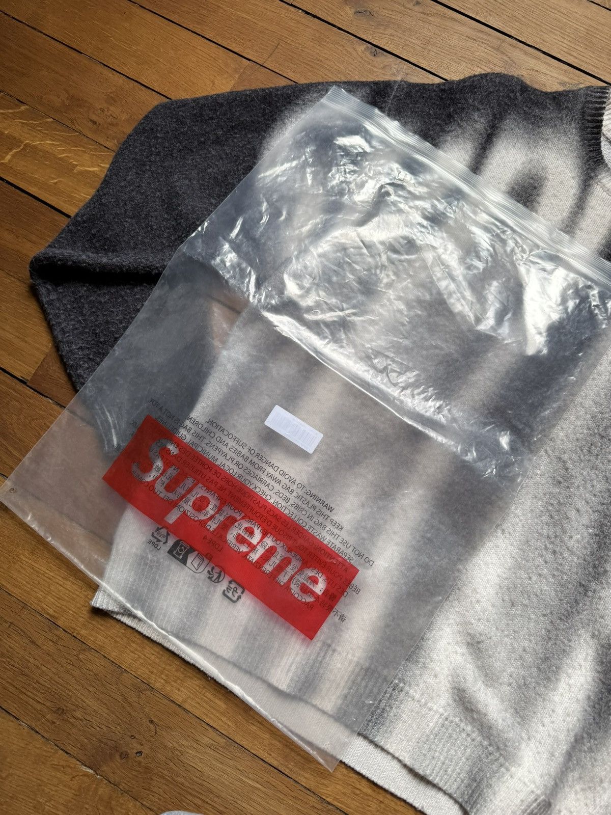 Supreme supreme blurred logo sweater black FW23 Size US S / EU 44-46 / 1 - 18 Thumbnail