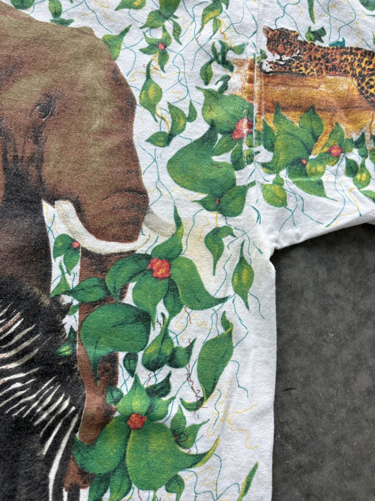 Vintage Vintage 90s Wild Oats Safari AOP Graphic Tee Size US XL / EU 56 / 4 - 10 Thumbnail