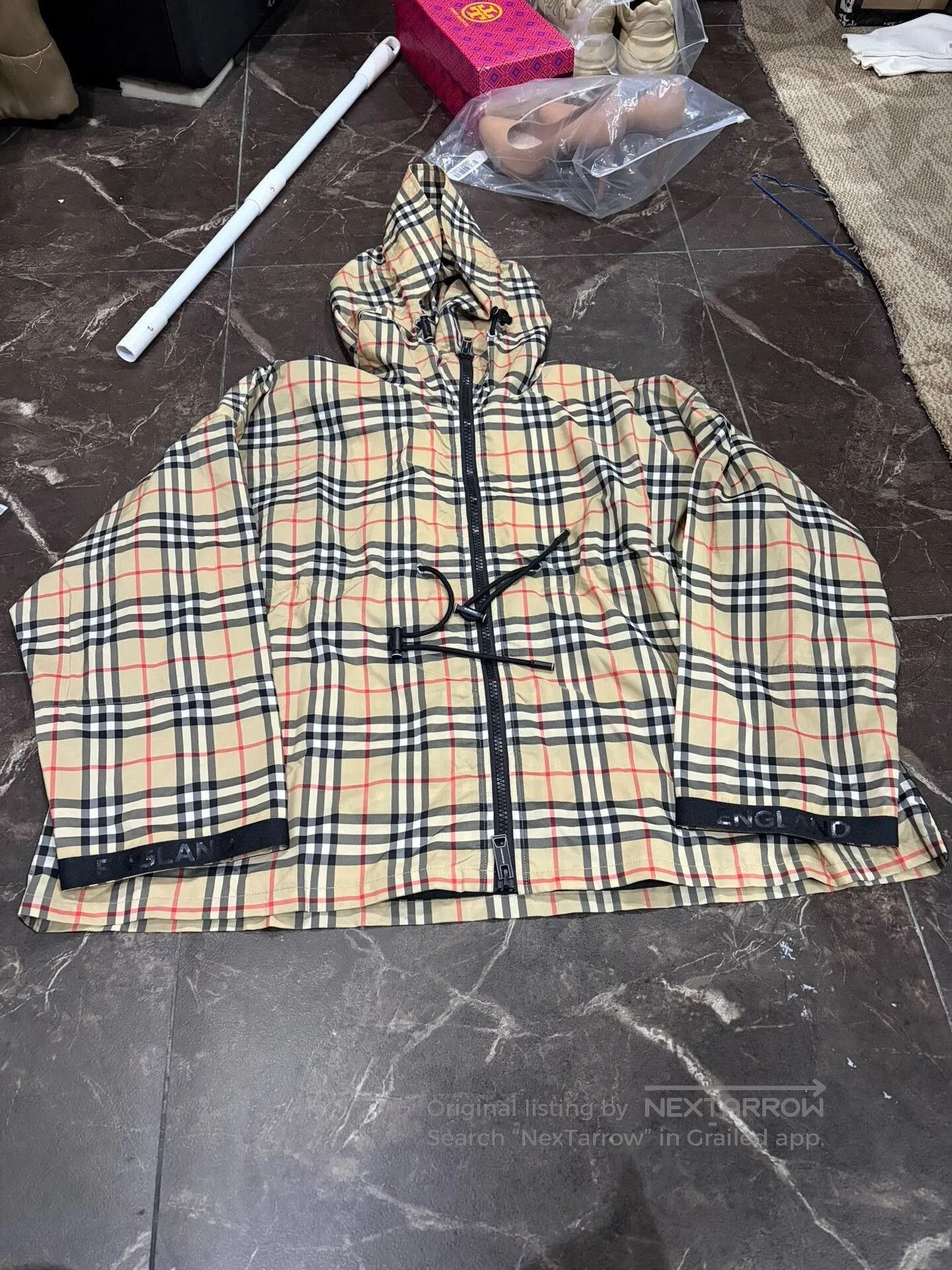 Burberry Burberry Check Logo Hooded Jacket. Size XS / US 0-2 / IT 36-38 - 1 Thumbnail