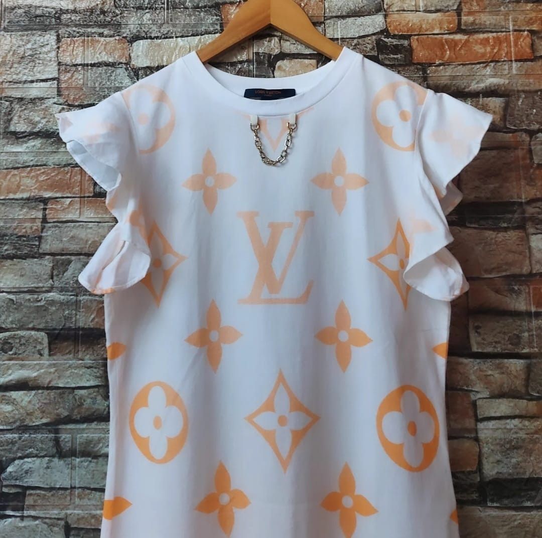 Louis Vuitton Louis Vuitton Monogram Tshirt Size M / US 6-8 / IT 42-44 - 3 Thumbnail