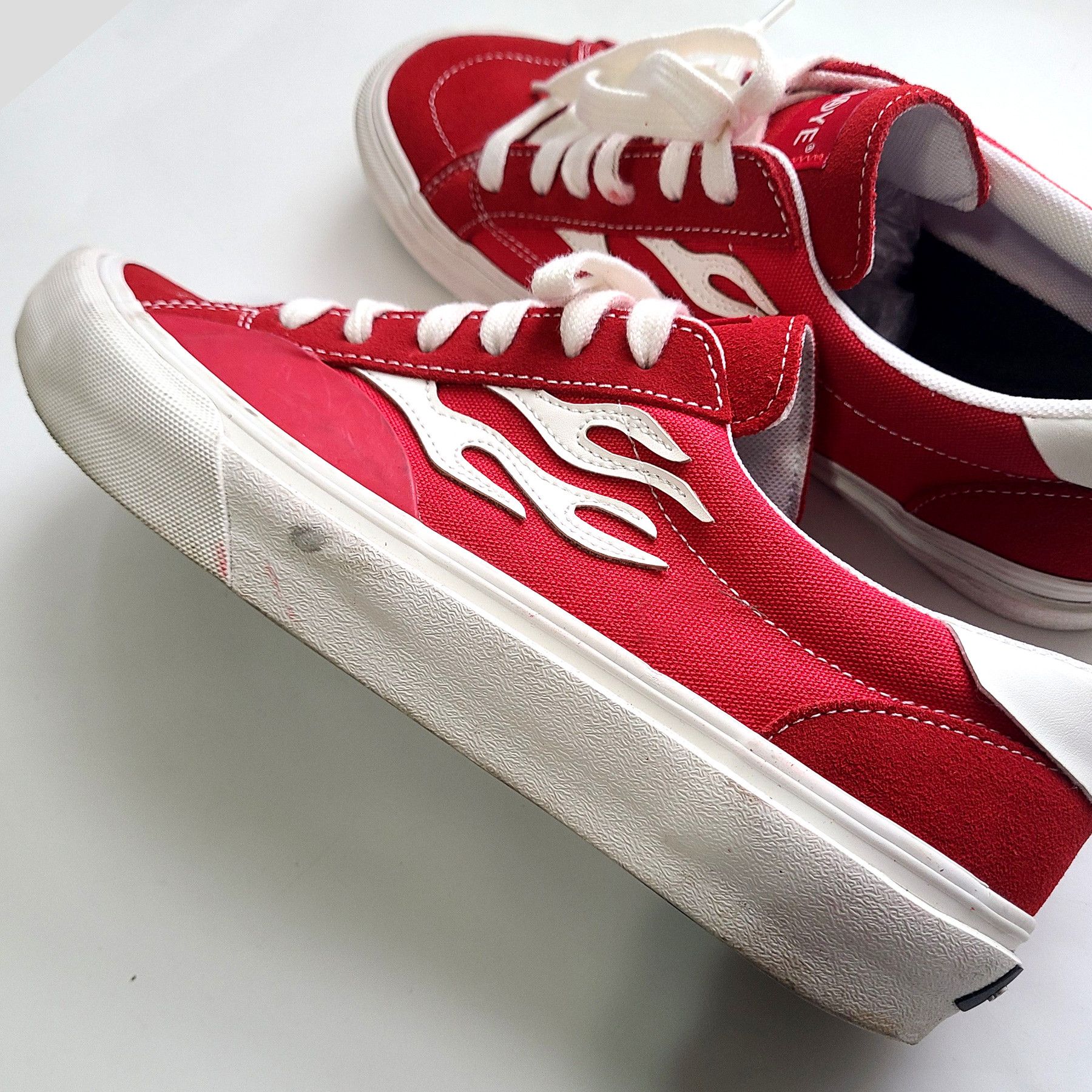 STRAYE Straye Logan Flame Red Suede Skate Shoes Casual Size US 10 / EU 43 - 7 Thumbnail