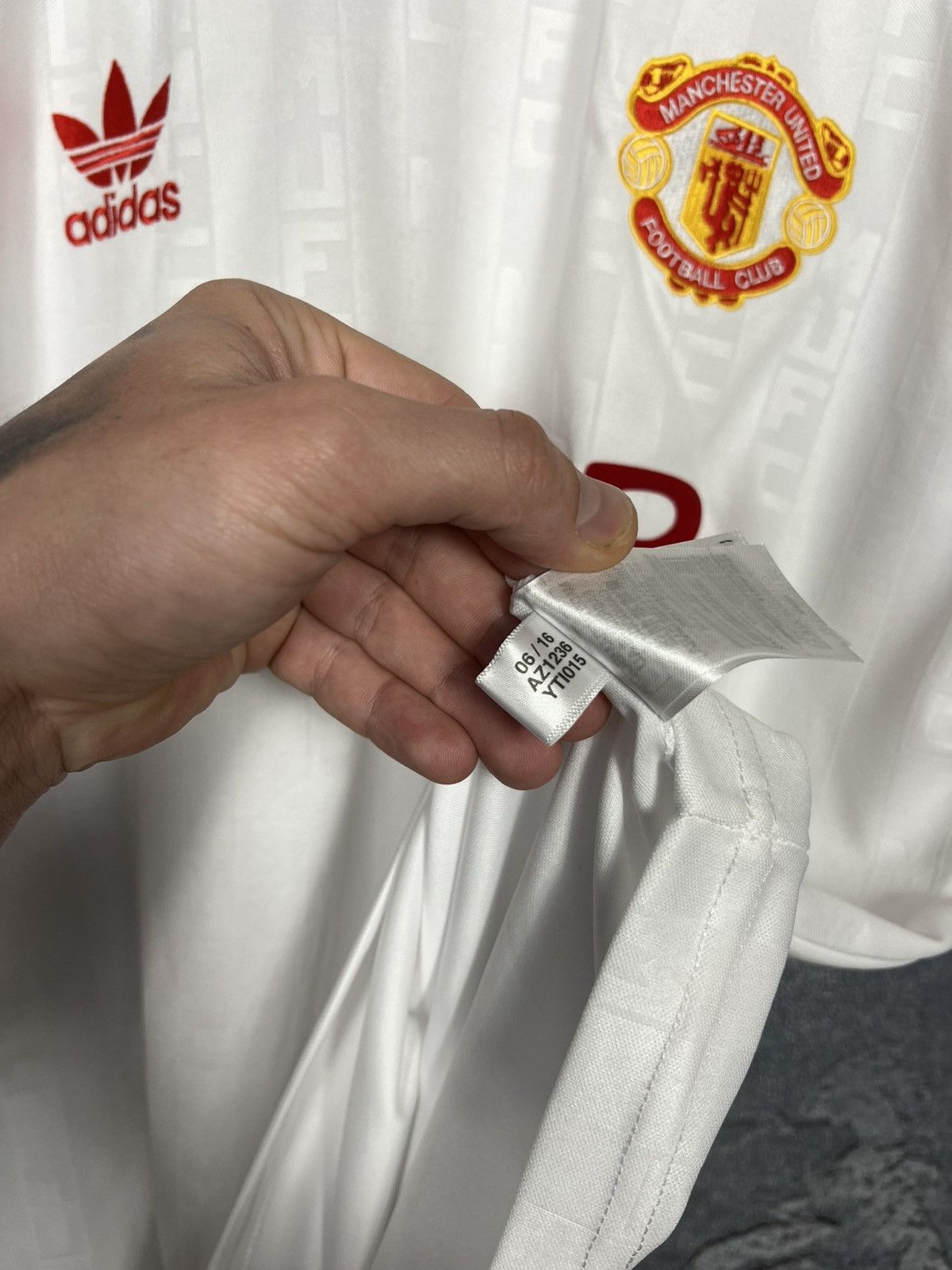 Vintage Vintage 1988-1989 Adidas Manchester United Jersey T-shirt Size US M / EU 48-50 / 2 - 7 Thumbnail