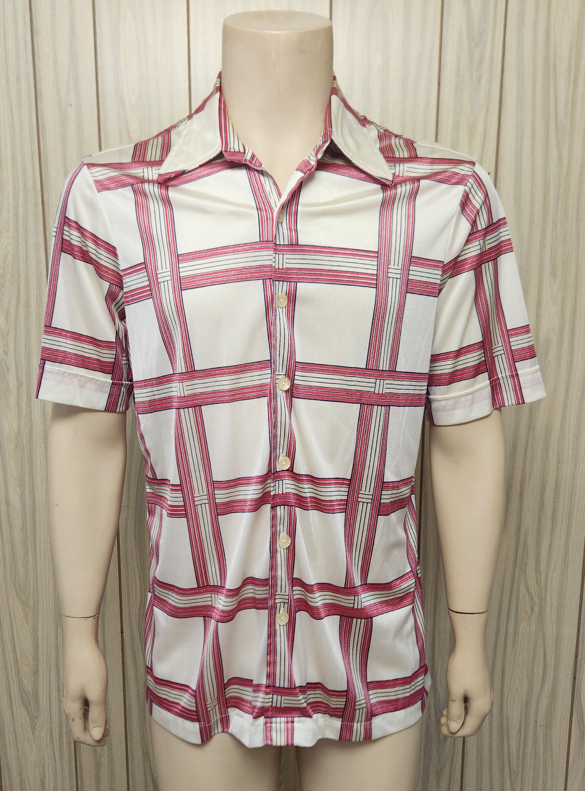 Vintage 1970s men's shirt L short sleeve geometric nylon disco Damon Size US L / EU 52-54 / 3 - 1 Thumbnail