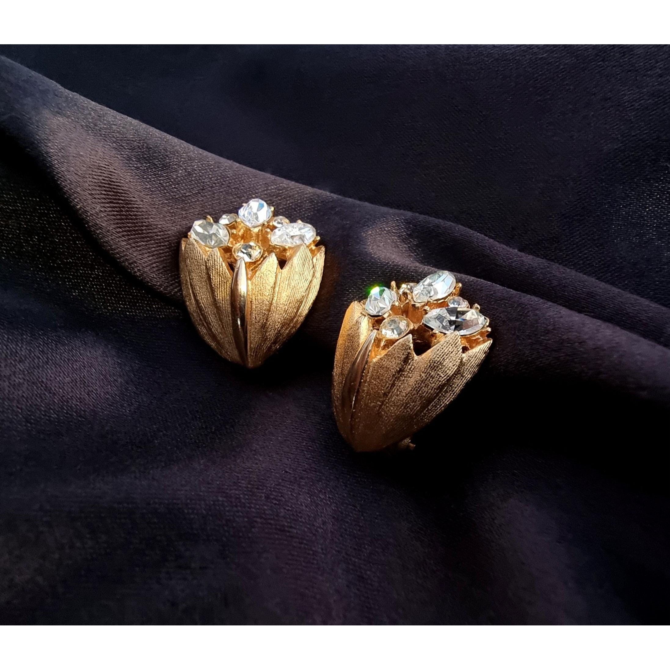 Vintage Rare Find 1950s Gold Tone Clear Crystals Flowers Bouquet Ear Size ONE SIZE - 2 Thumbnail