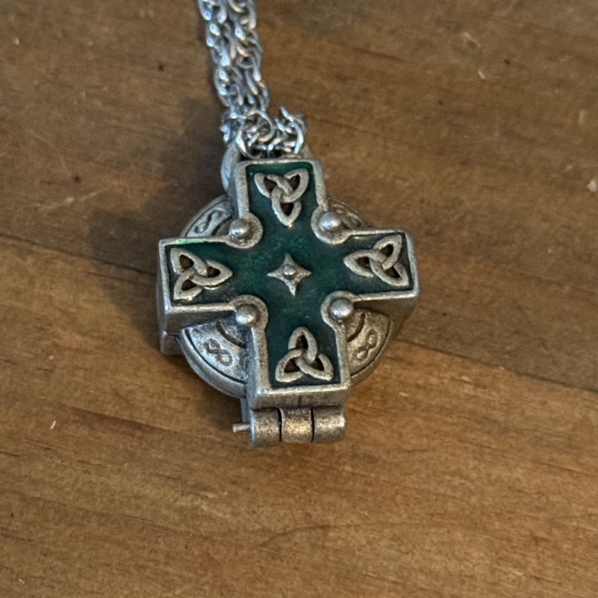 Other Silver tone Celtic cross memorial locket pendant necklace Size ONE SIZE - 3 Thumbnail