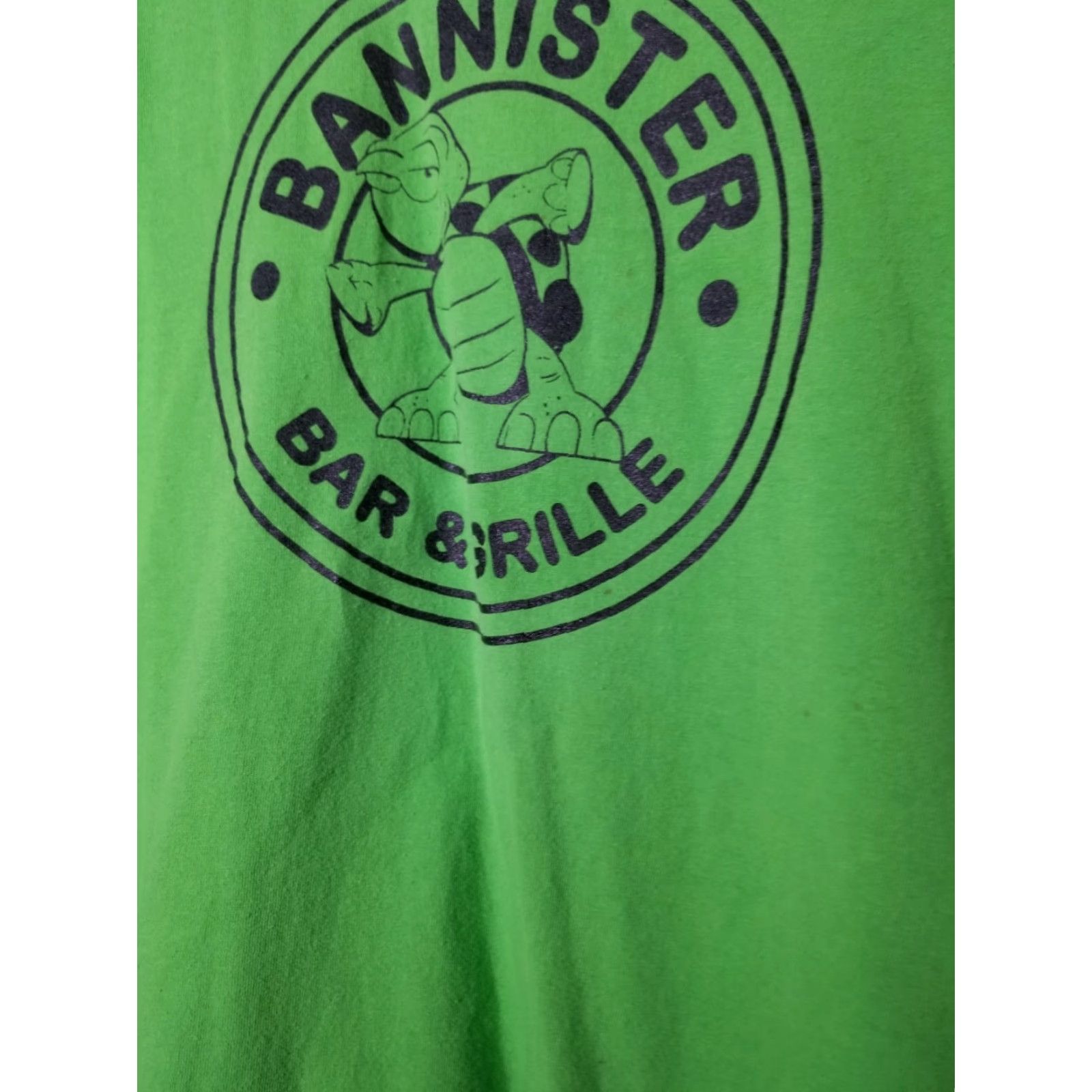 Gildan Retro Mens XL Bannister Bar and Grill Turtle Funny T Shirt Double Sided Distress Size US XL / EU 56 / 4 - 3 Thumbnail