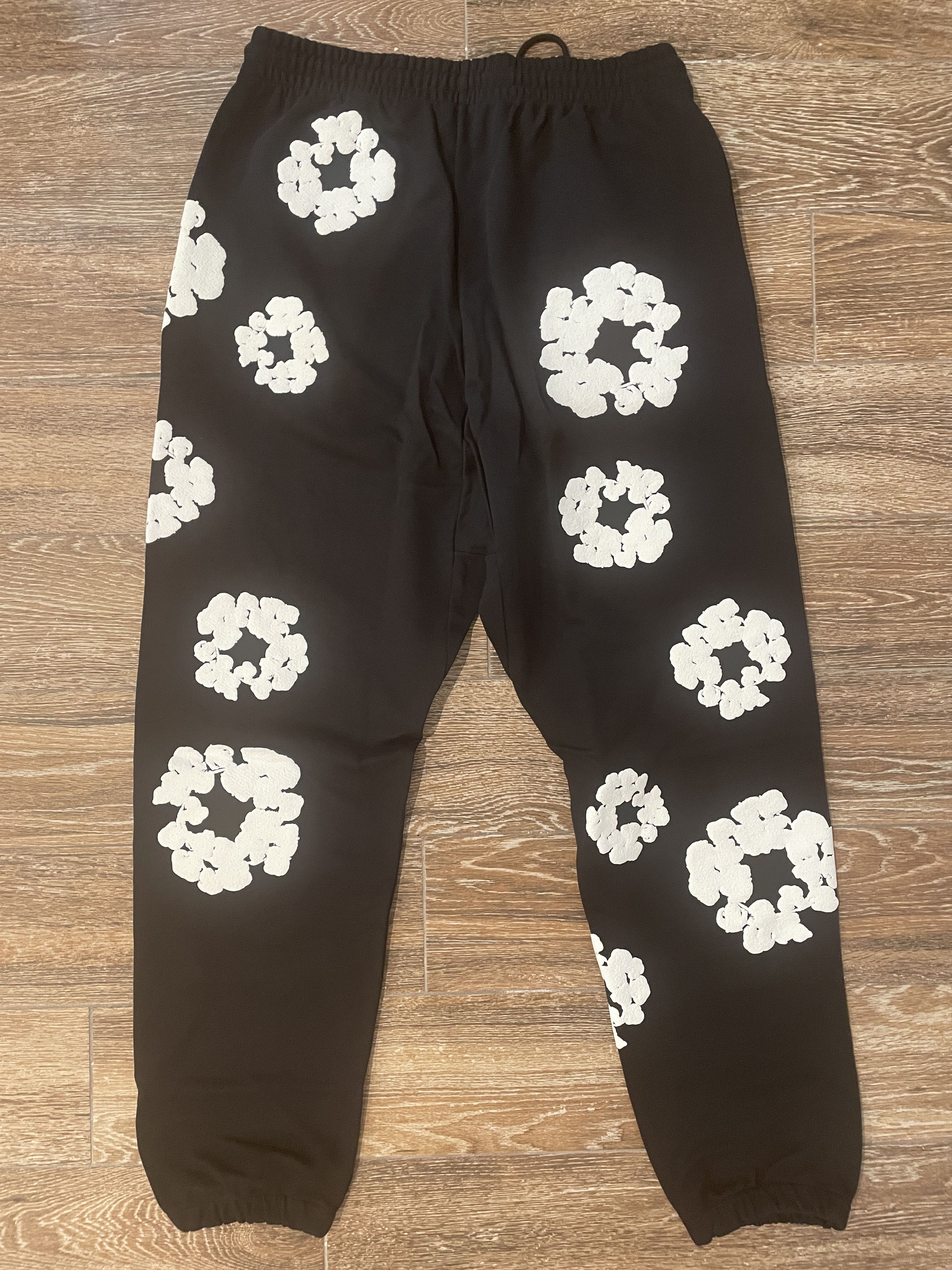 DENIM TEARS Denim Tears Cotton Wreath Black Sweatpants Large L NEW Size US 34 / EU 50 - 2 Thumbnail