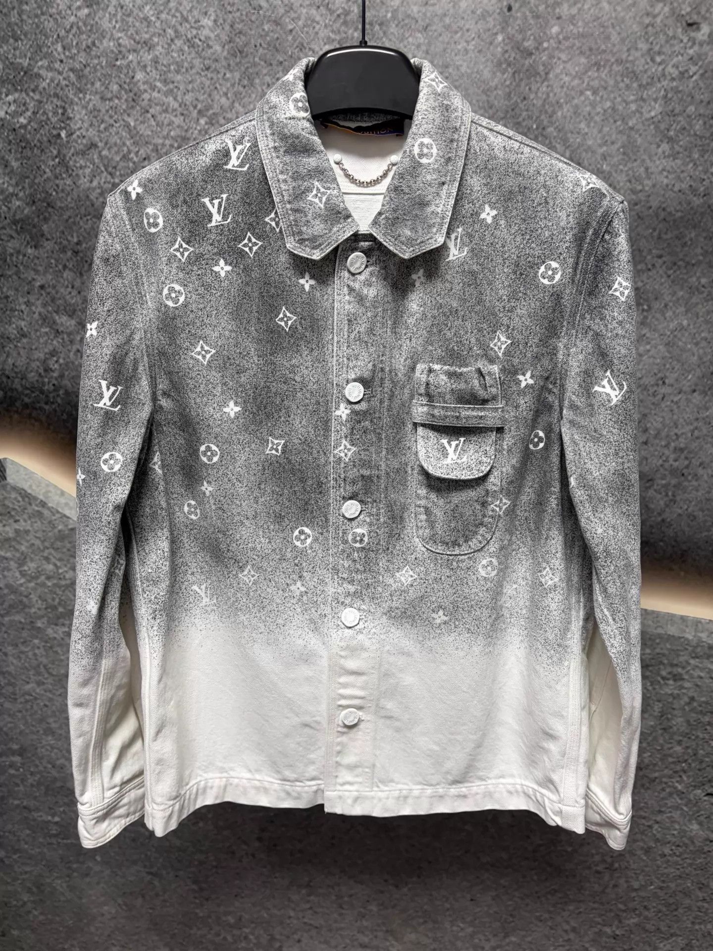 Louis Vuitton Gray Gradient Pattern Button-Up Shirt XS Size US XS / EU 42 / 0 - 1 Thumbnail