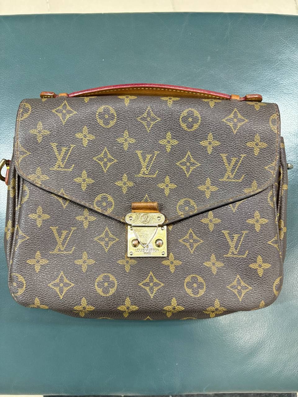 Louis Vuitton Pochette Metis monogram womens bag