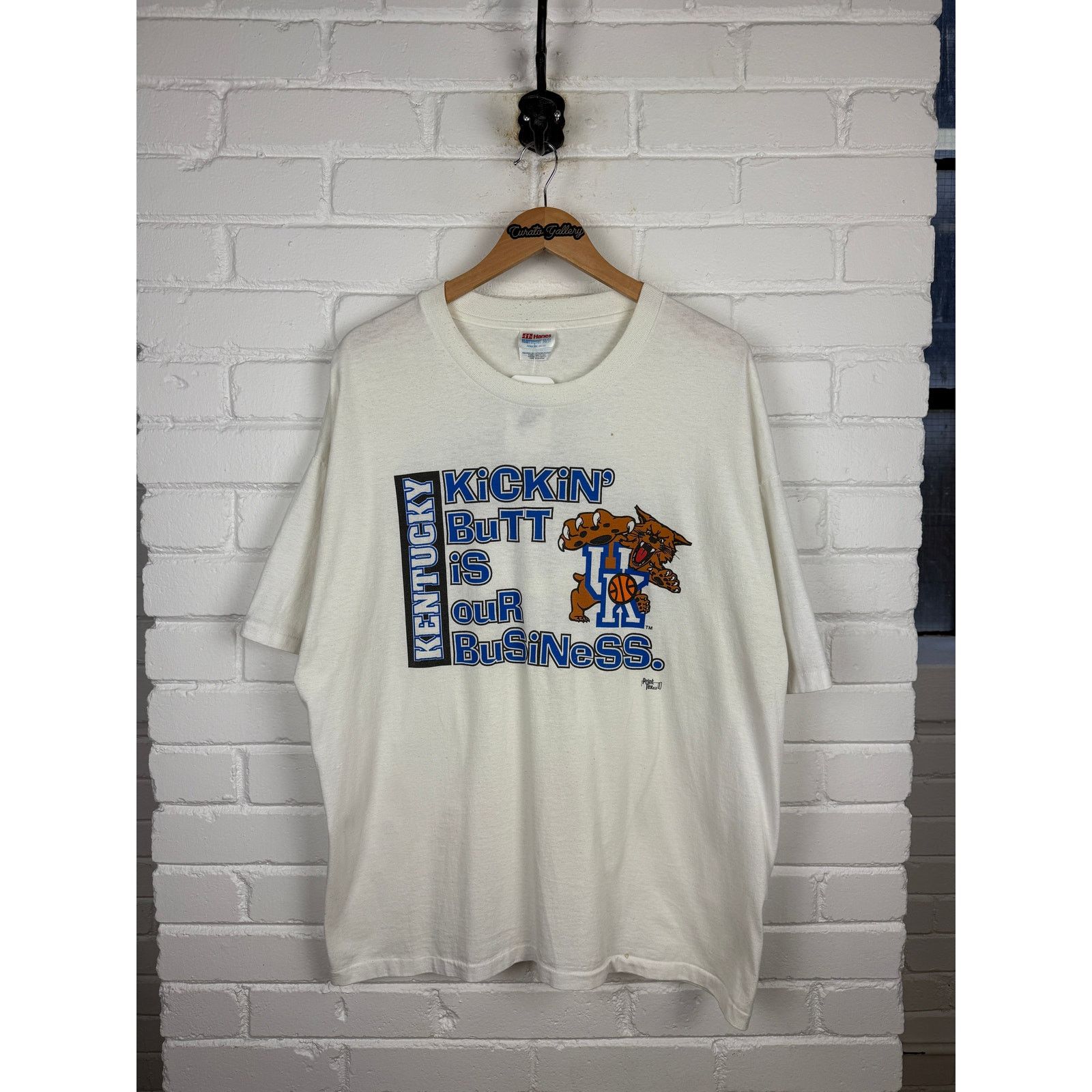 Vintage Vintage 90s Kentucky Wildcats Basketball NCAA T Shirt XXL Size US XXL / EU 58 / 5 - 1 Thumbnail