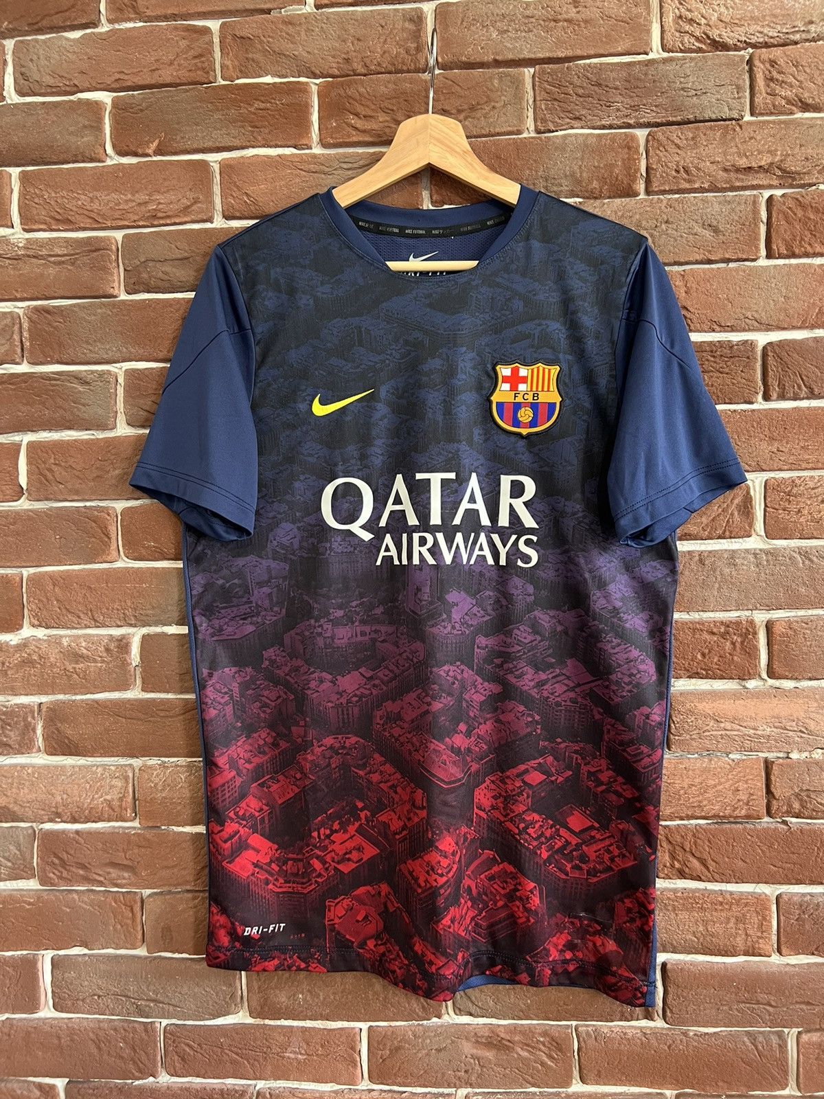 Nike Rare Vintage FC Barcelona Y2K Red Jersey Nike Swoosh Soccer Size US M / EU 48-50 / 2 - 1 Thumbnail