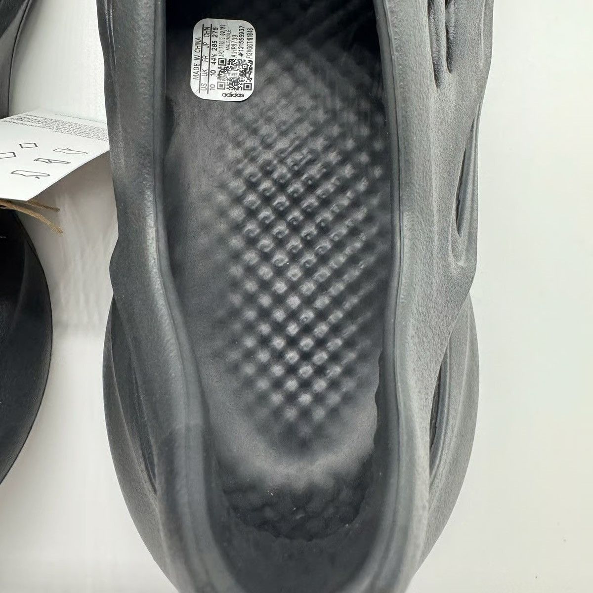 Adidas Adidas Yeezy Foam RNR Onyx (2022/2024) Size US 10 / EU 43 - 6 Thumbnail