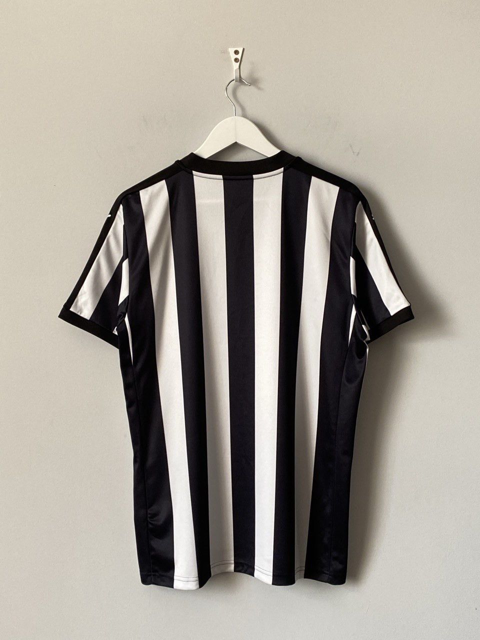 Puma Puma Newcastle United 2017/18 Home Soccer Jersey Size US L / EU 52-54 / 3 - 2 Thumbnail