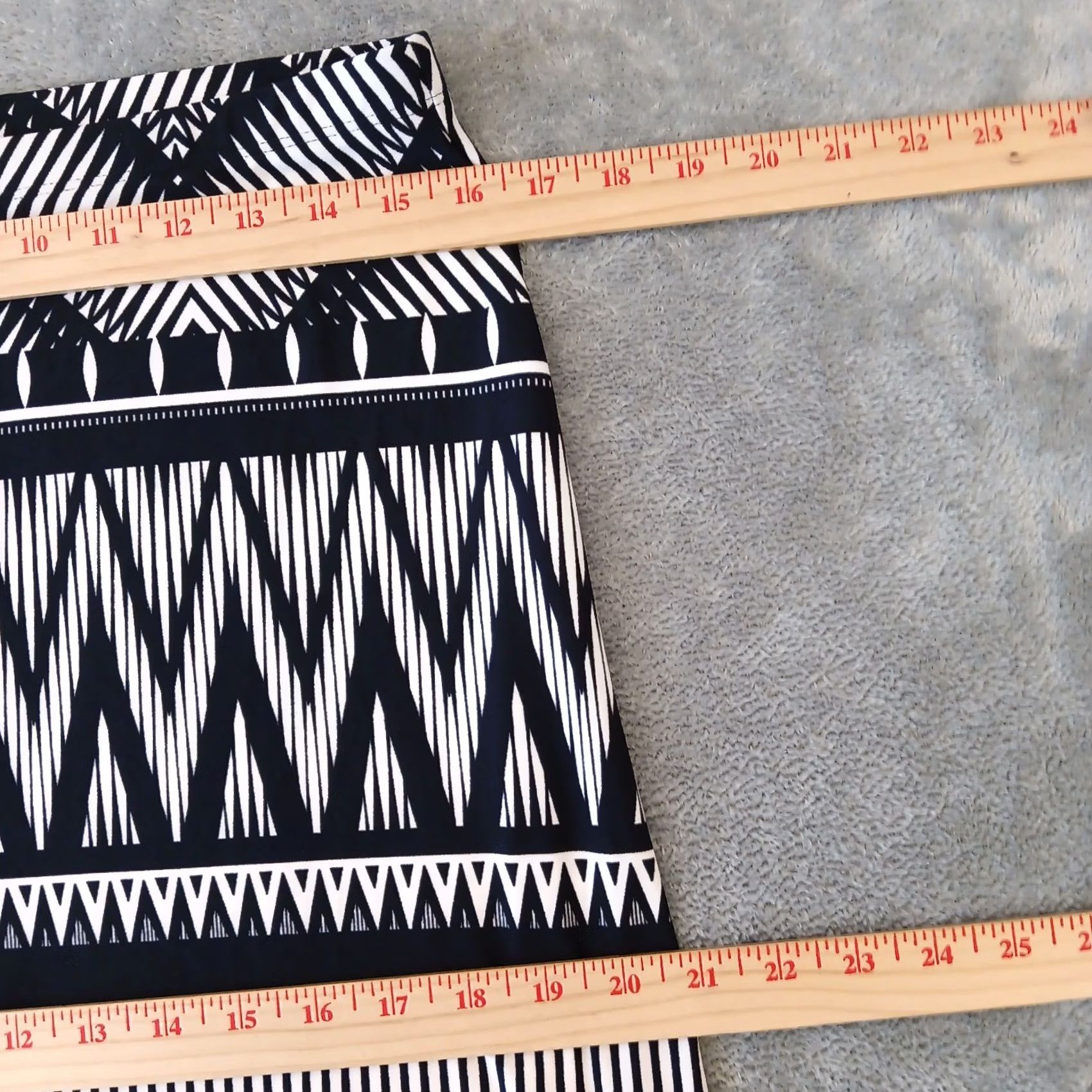 Vintage Chico's Maxi Skirt Size 1 Black Geometric Pull On Slit Stretch Elastic Waist Size 25" / US 0 / IT 36 - 3 Thumbnail