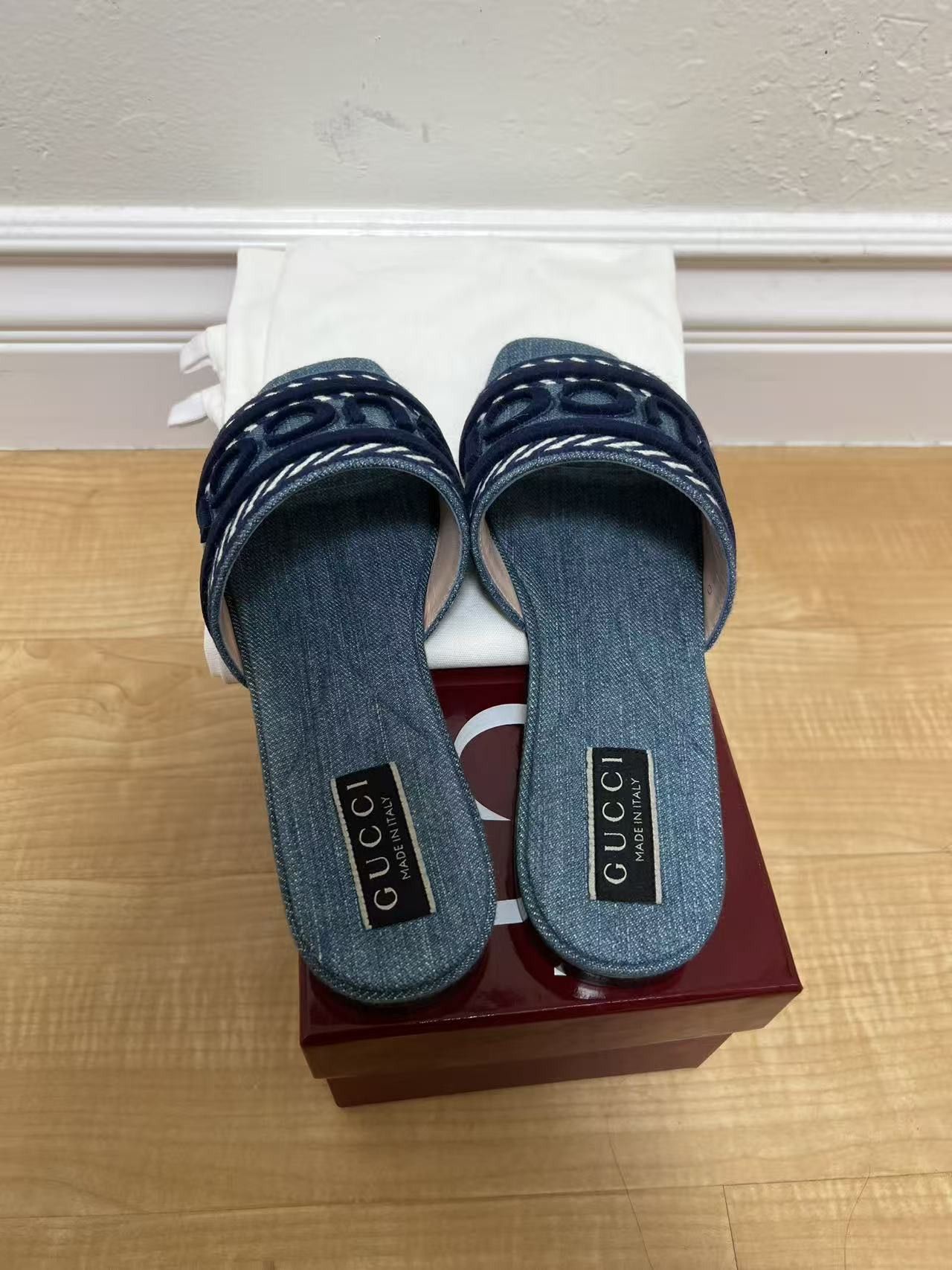 Gucci Gucci Women's Logo Denim Slide Sandals Size US 7 / IT 37 - 9 Thumbnail