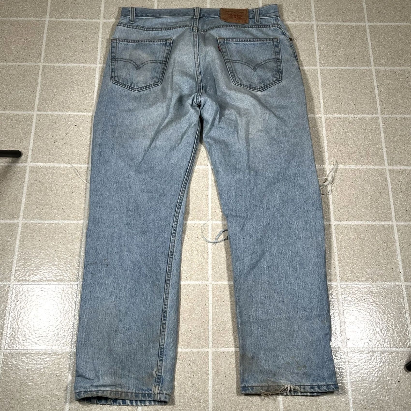 Levi's VINTAGE Levi's 505 Jeans Blue Denim Light Distressed 36x30 Straight Men Size US 36 / EU 52 - 6 Thumbnail