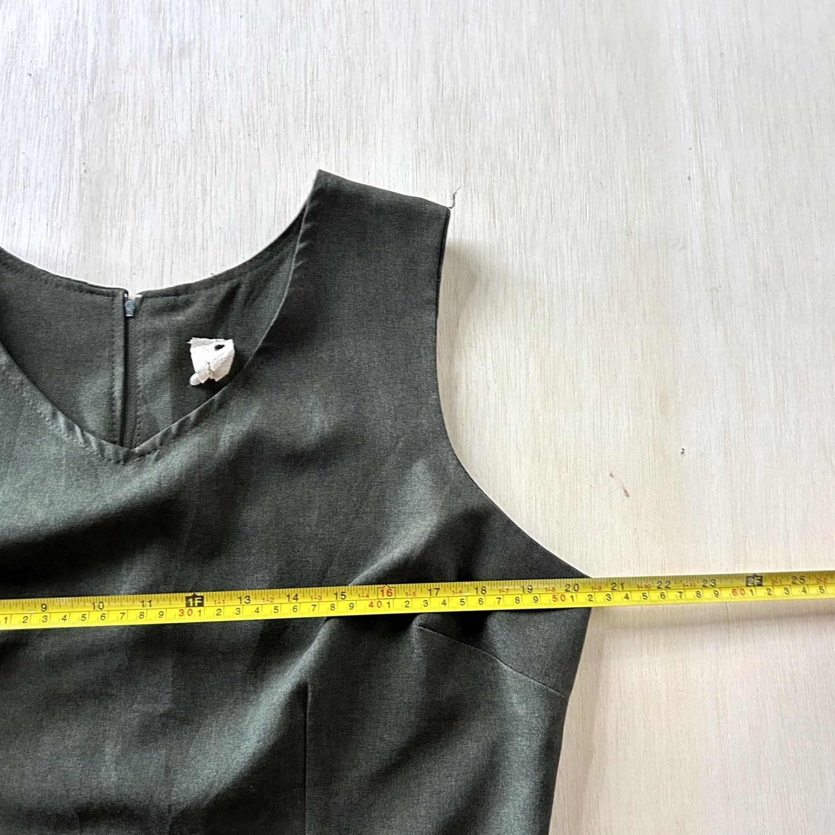 Vintage VINTAGE Green Sleeveless V-Neck Sheath Dress Womens Large Knee Length Business workwear Size L / US 10 / IT 46 - 4 Thumbnail