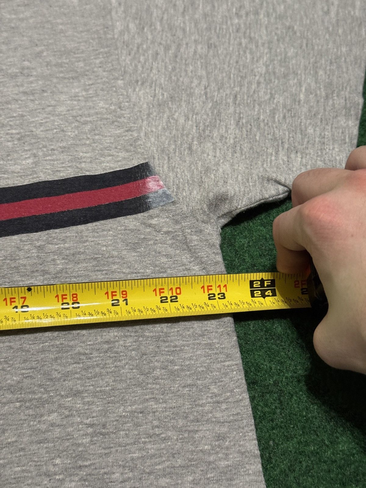 Tommy Hilfiger Vintage Tommy Hilfiger 90s Flag Logo Large Grey T Shirt Size US L / EU 52-54 / 3 - 5 Thumbnail