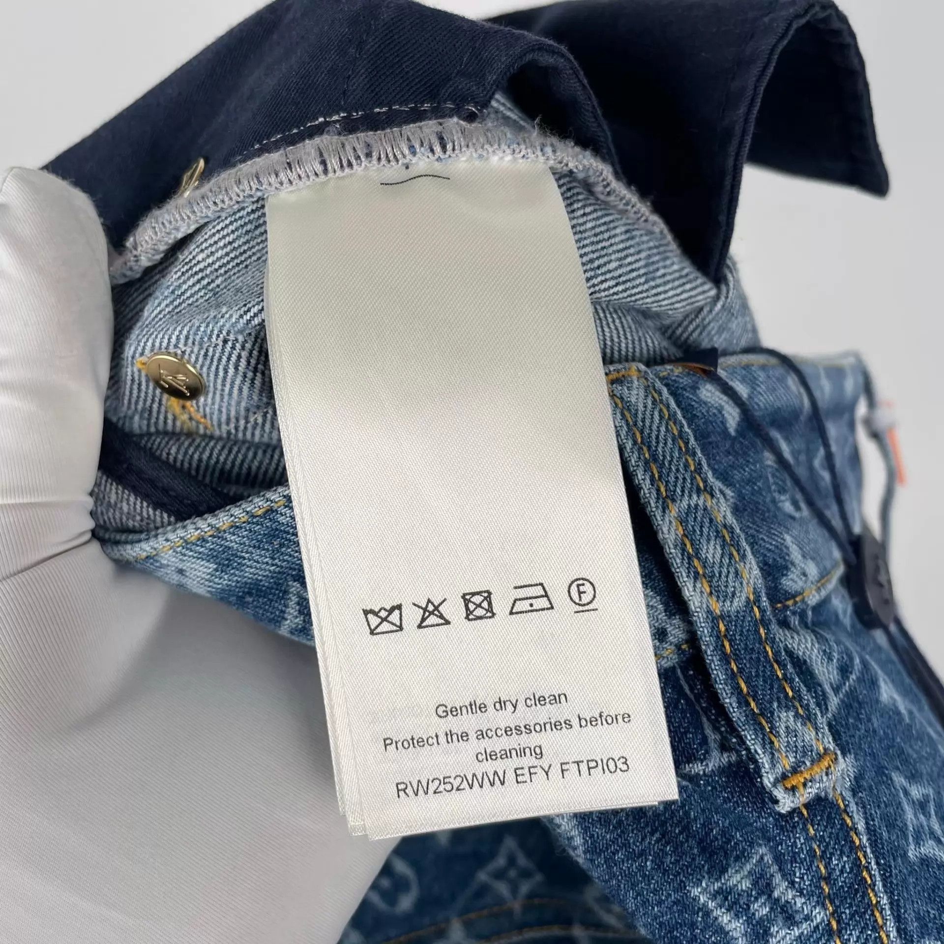 Louis Vuitton LV allover logo denim shorts blue 38 new with tags Size 27" / US 4 / IT 40 - 8 Thumbnail