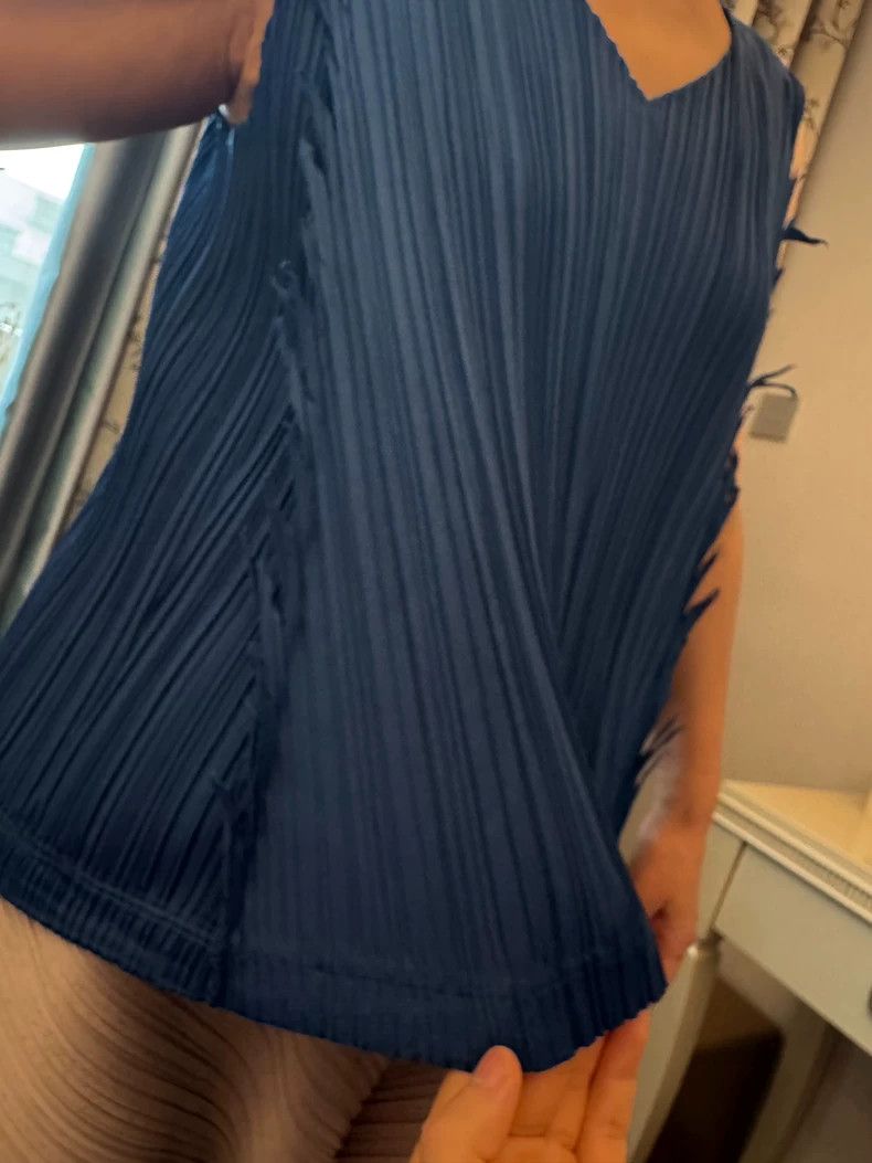 Issey Miyake Issey Miyake size:3 Blue pleated vest Size XS / US 0-2 / IT 36-38 - 1 Thumbnail