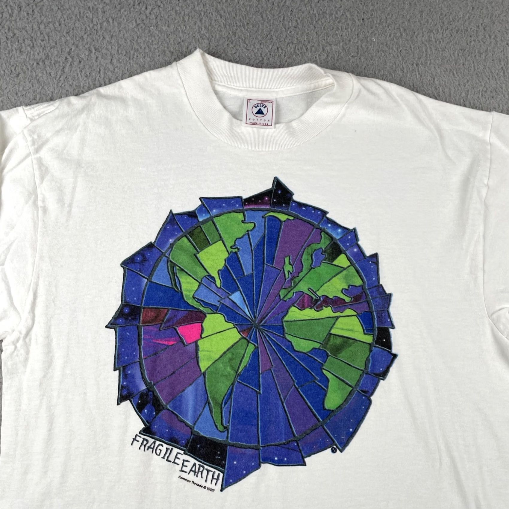 Delta VINTAGE Delta Shirt Mens Large White 90s USA Nature Artwork Fragile Earth Common Threads, T-Shirt, Crew Neck, Long Sleeve, Graphic Print Size US L / EU 52-54 / 3 - 2 Thumbnail