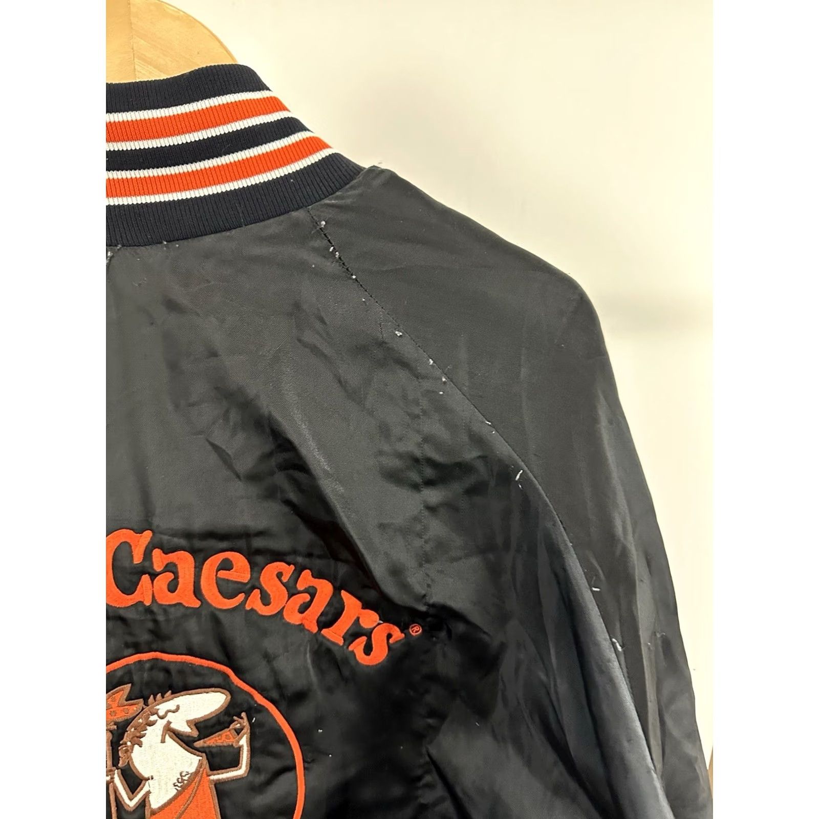 Logo 7 VTG 80s Little Caesars Old Logo Satin Bomber Jacket 2XL Black Mens "RARE" Size US XXL / EU 58 / 5 - 4 Thumbnail