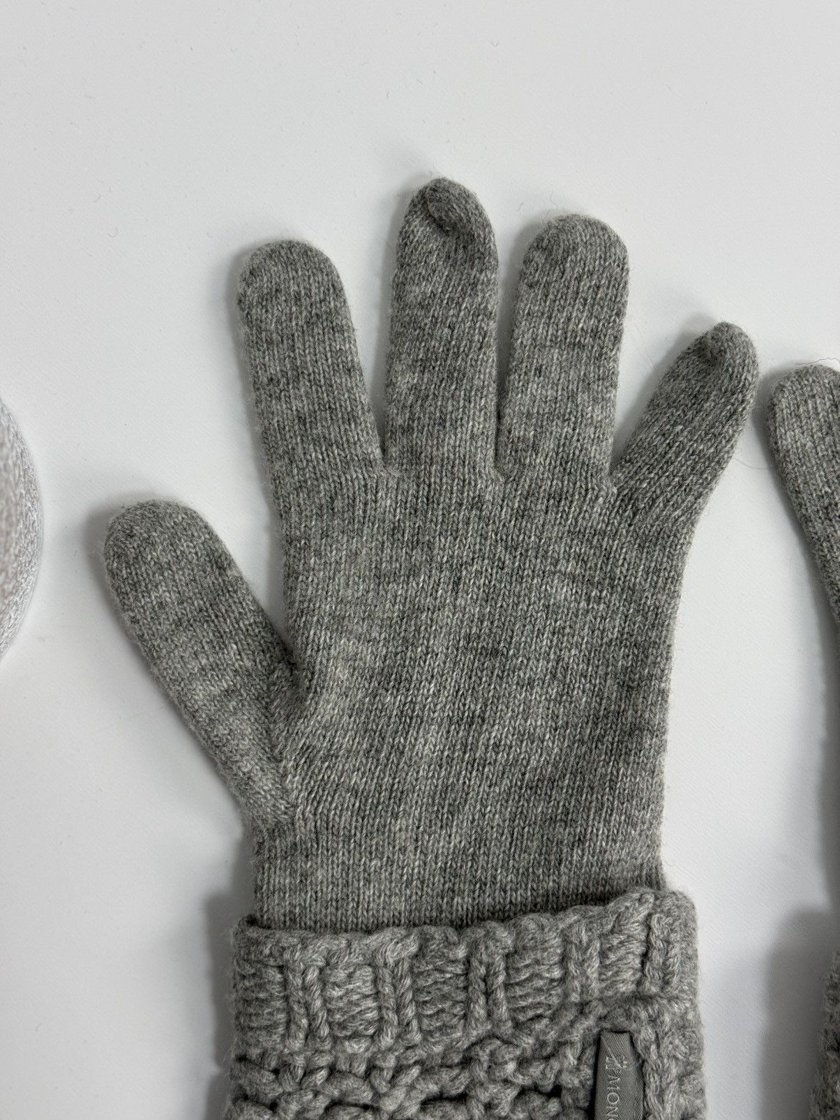 Moncler Moncler Knit Gloves Cashmere / Wool Gray Ledies Size ONE SIZE - 9 Thumbnail