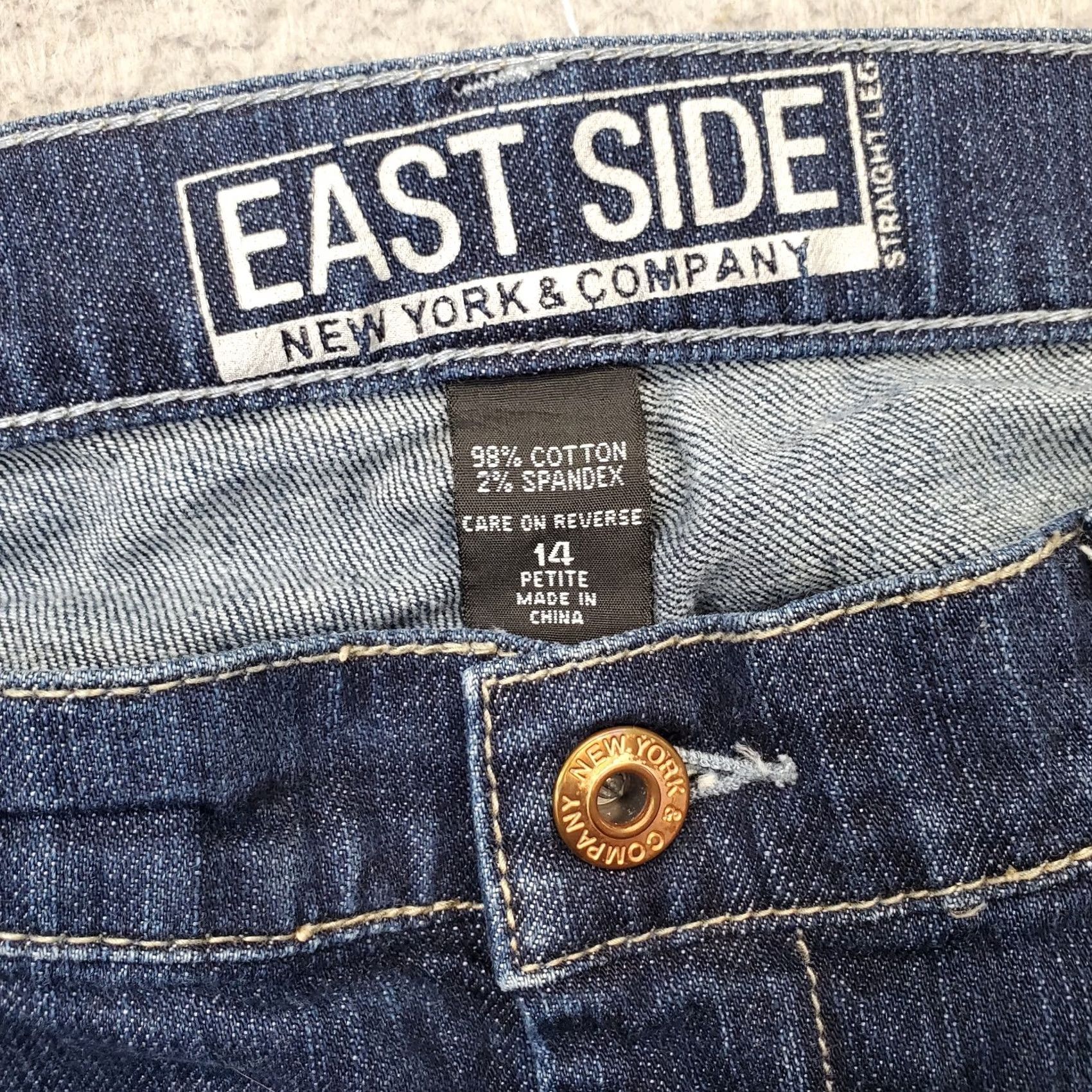 Vintage New York & Company Jeans Womens 14P Petite Blue Denim Straight Stretch Whiskered 5-Pocket Design Regular Waist 28.5 Inseam 38" Outseam Size 36" / US 14 / IT 50 - 7 Thumbnail