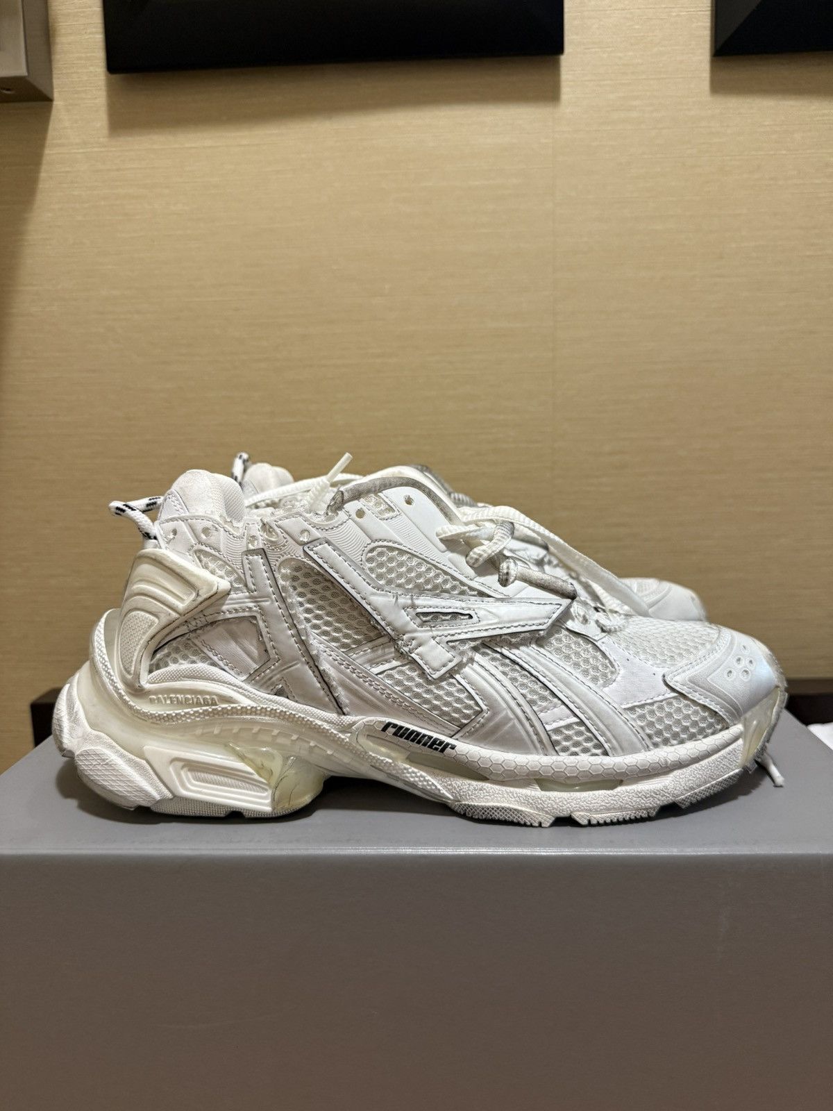 Balenciaga Balenciaga Runner Sneaker White (40) | Grailed