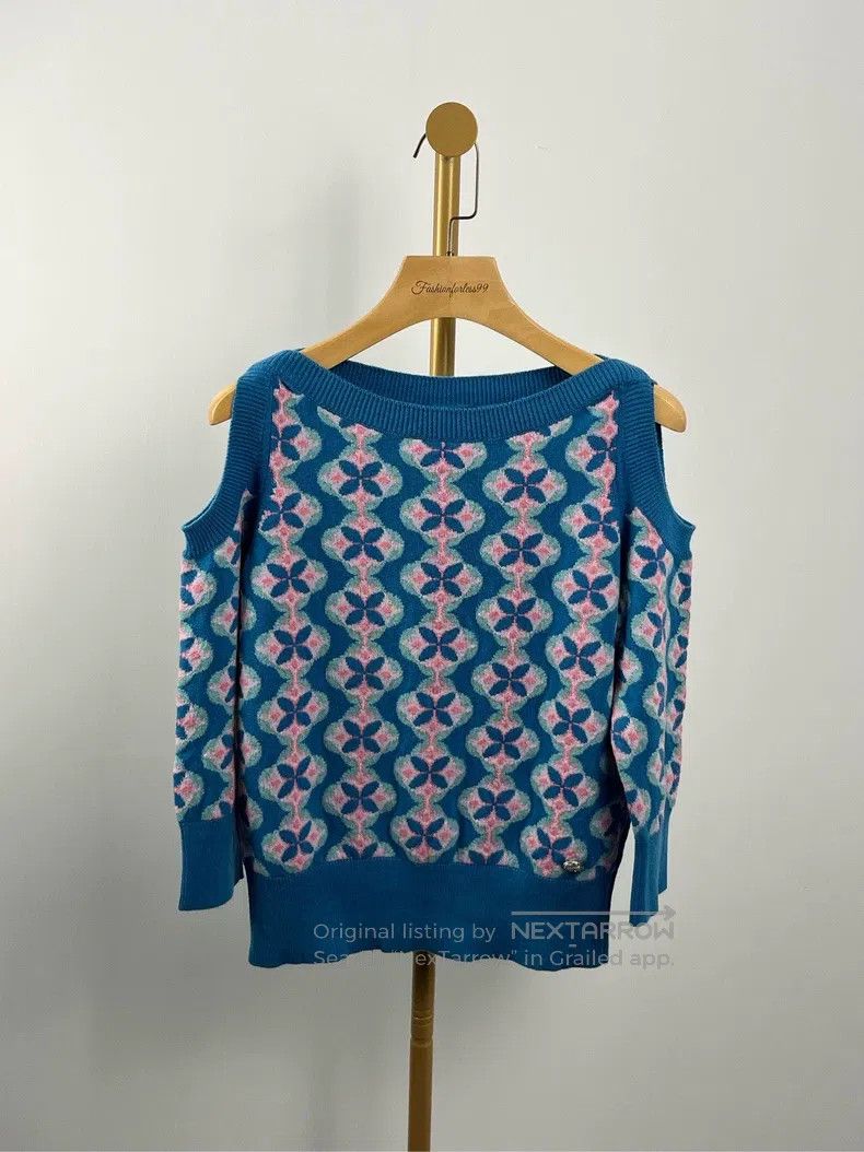 Chanel Blue full-print hollow shoulder knitwear