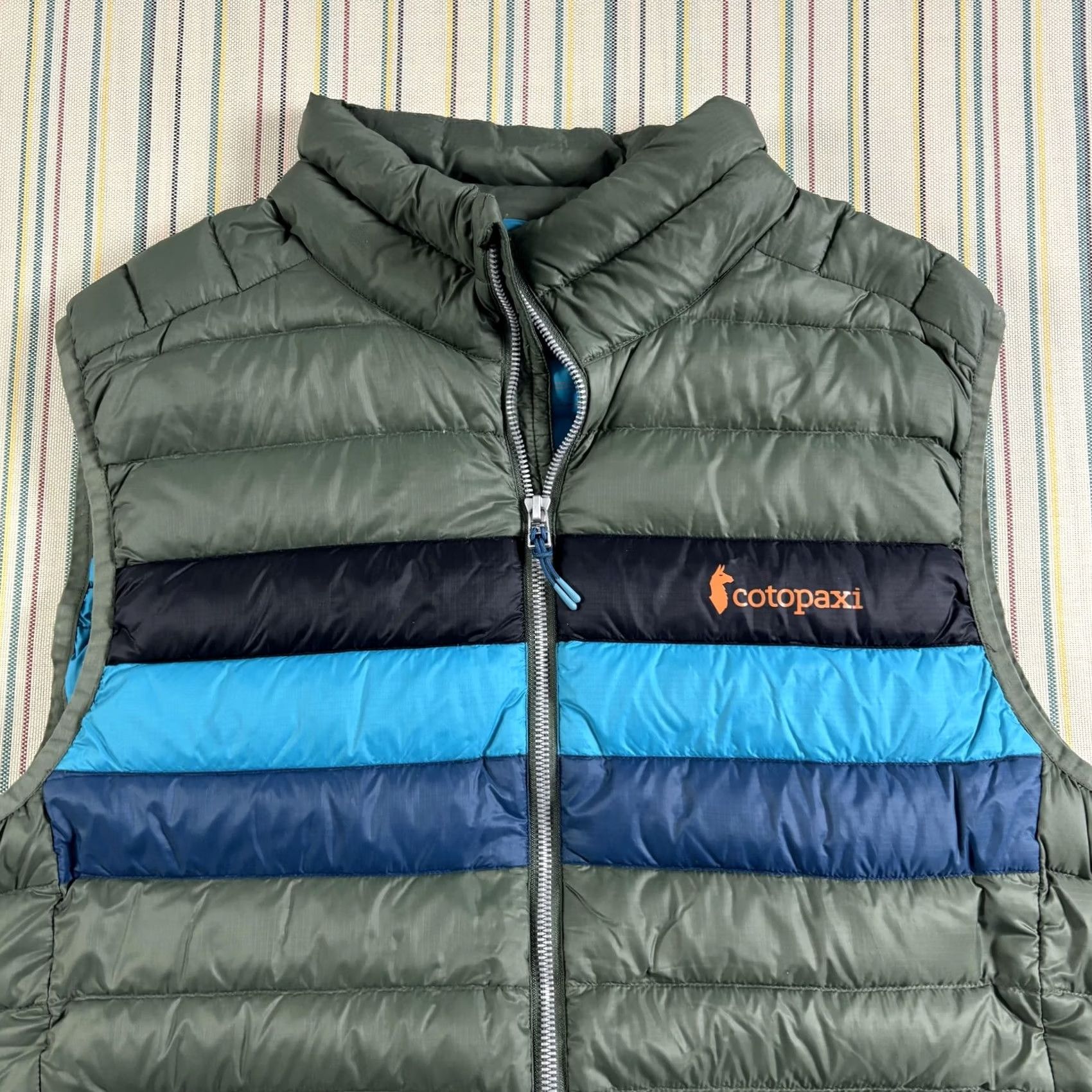 Cotopaxi Vest Mens Large Green Down Puffer Zip Gear For Good Outdoor Hiking Euc, Men's — image 2 of 6