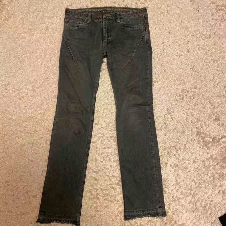 Number (N)ine Number (N)ine Size 2 Tear-scarred jeans 2503-Nextarrow Size US 28 / EU 44 - 1 Thumbnail