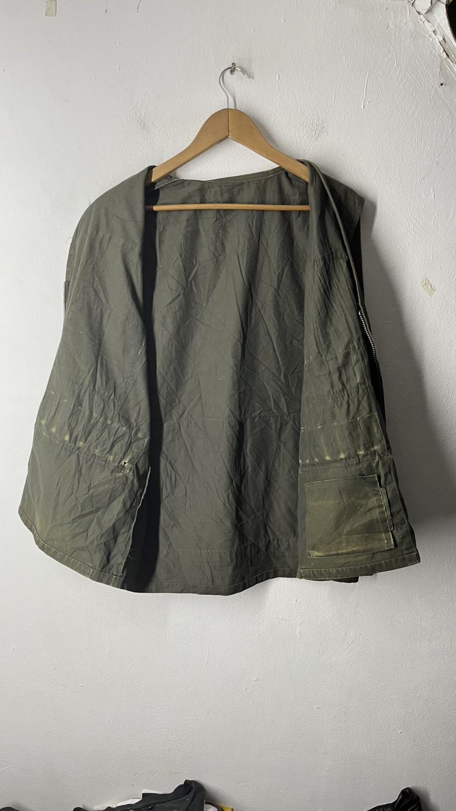 Vintage VINTAGE ARMY SLEEVELES GREEN JACKET Size US XL / EU 56 / 4 - 7 Thumbnail