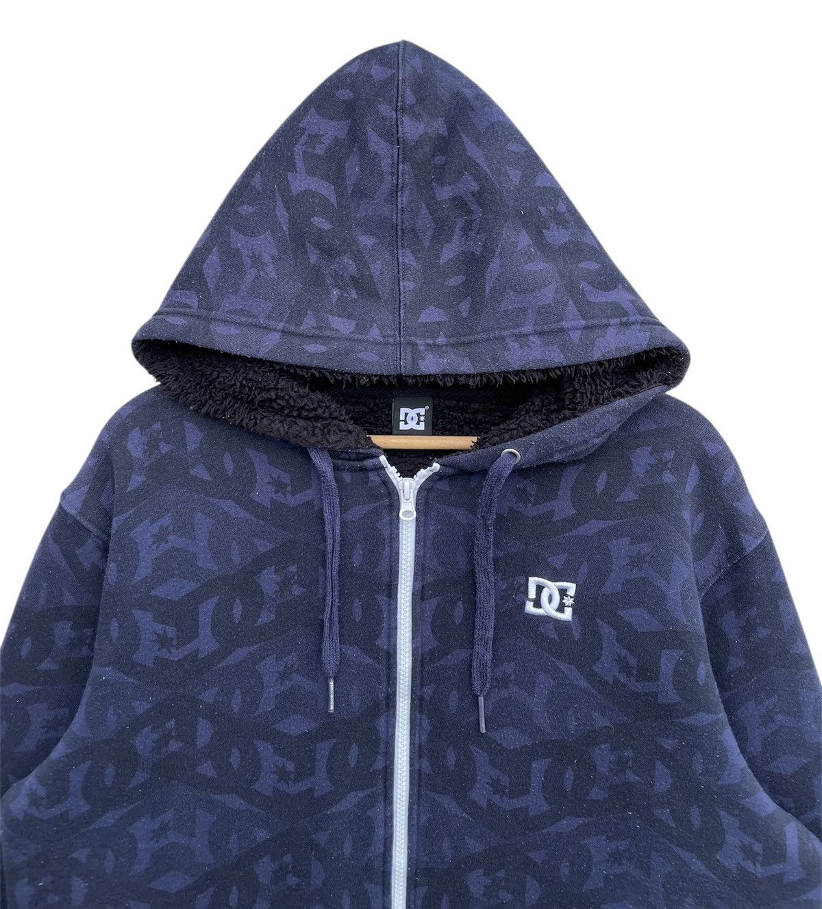 DC RARE🔥 DC full-zip hoodie with an all-over print logo pattern Size US M / EU 48-50 / 2 - 5 Thumbnail