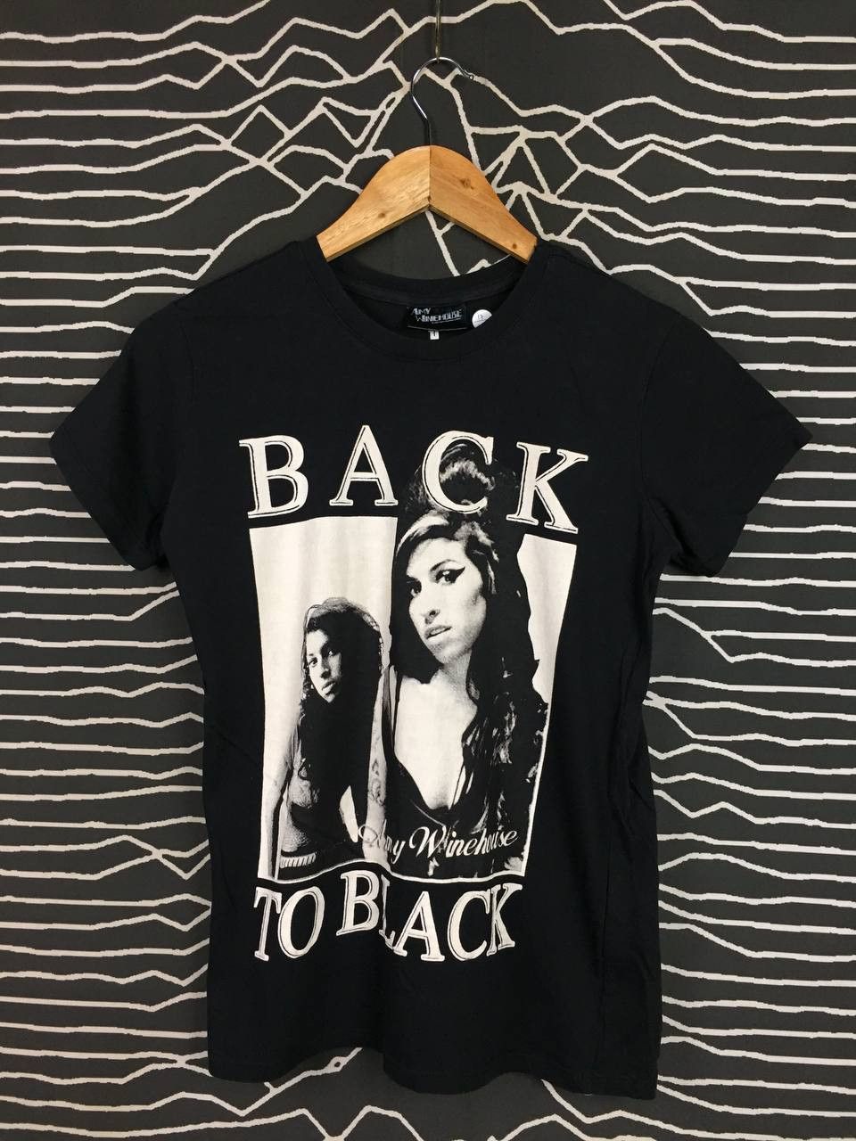 Band Tees Amy Winehouse Back To Black Music Graphic Tee Size XXS / US 00 / IT 34 - 1 Thumbnail
