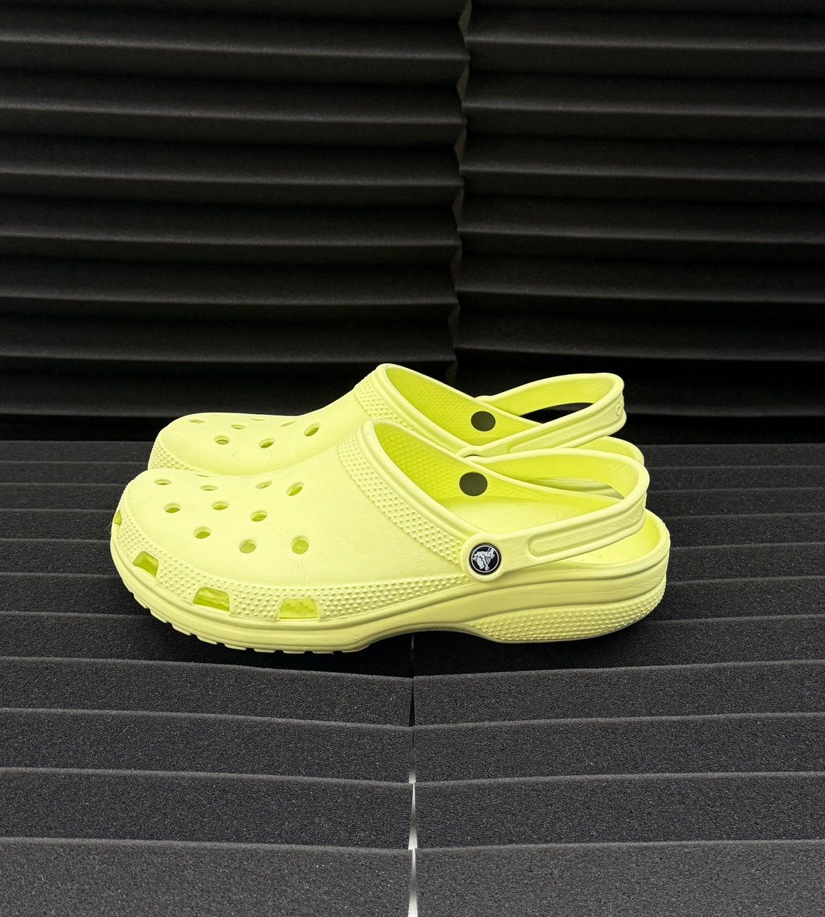 Crocs Classic Clog Slip On - Soft Yellow Size US 10 / EU 43 - 1 Thumbnail