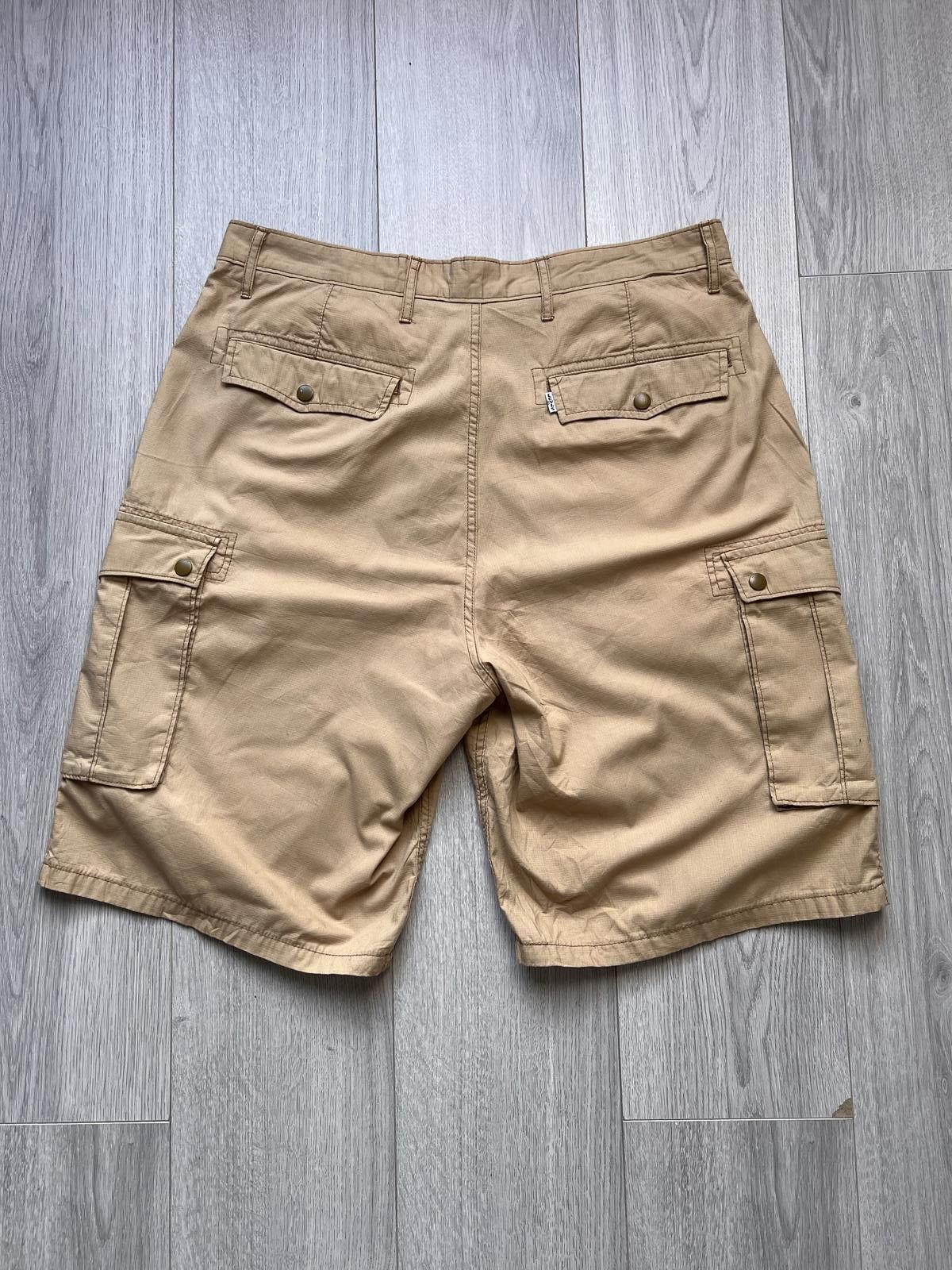 Designer Vintage Levi’s Cargo Shorts Size US 32 / EU 48 - 2 Thumbnail