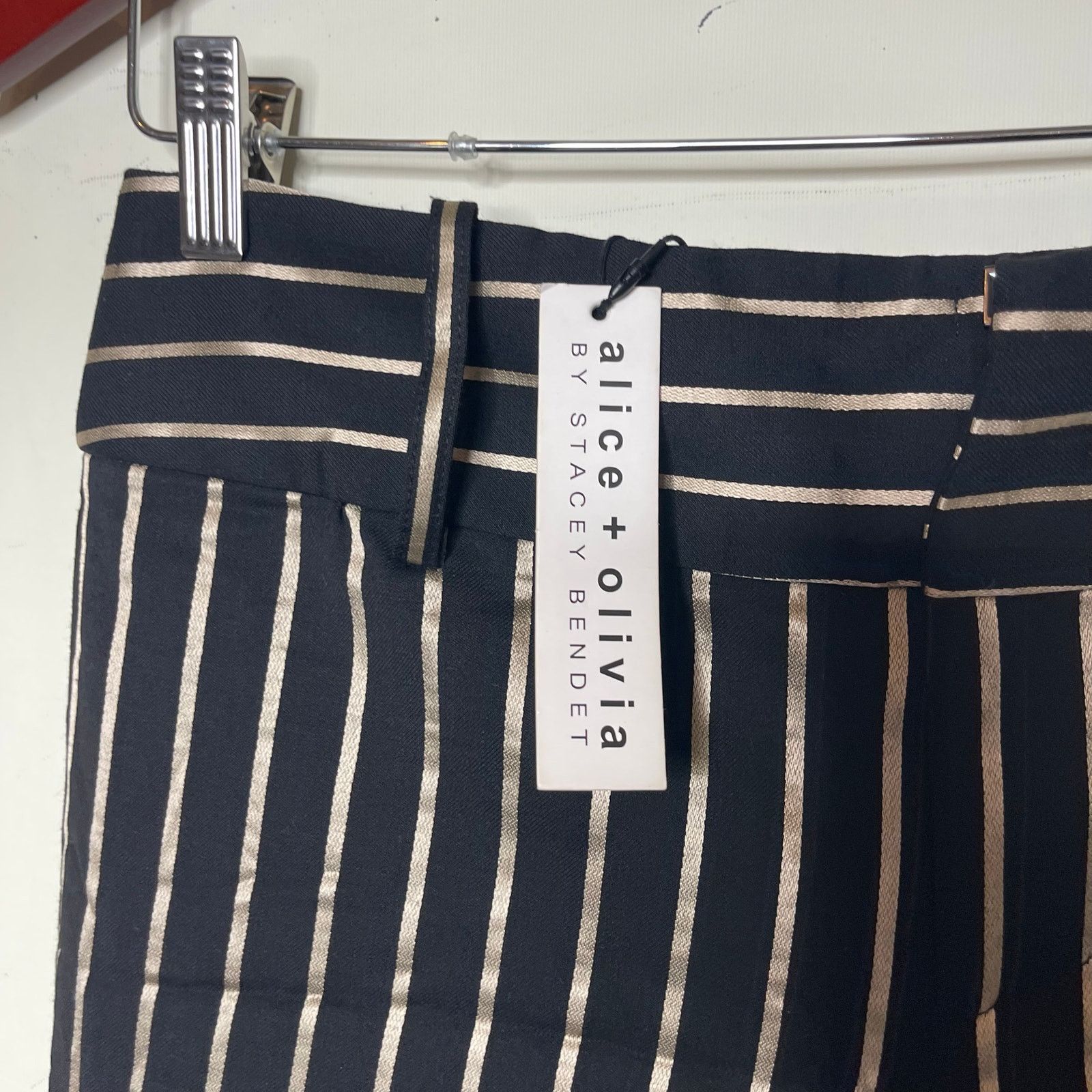 Alice + Olivia New Alice + Olivia black gold stripe mid rise ankle zip pant Size 26" / US 2 / IT 38 - 4 Thumbnail