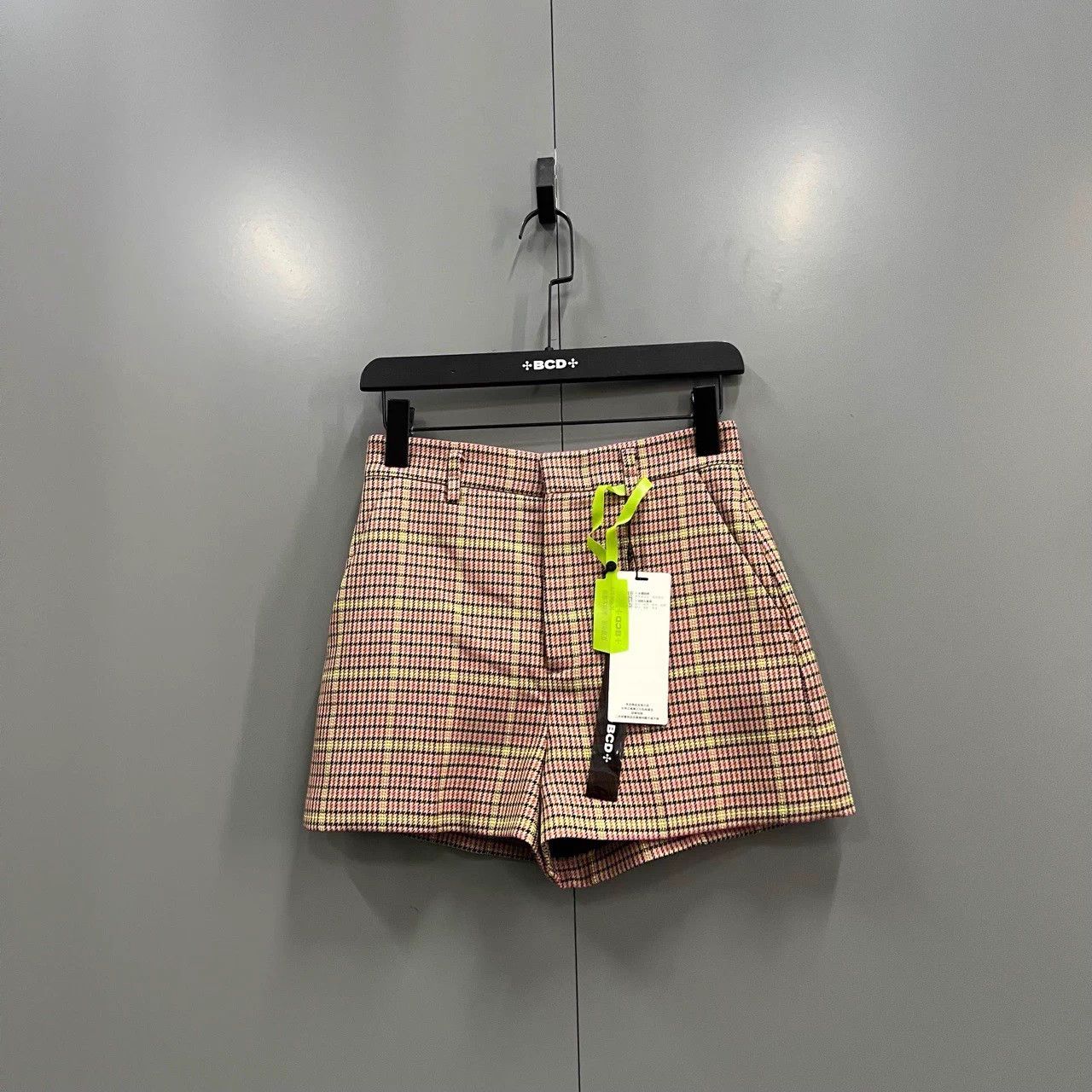 Valentino Valentino Check Short 38 NWT Size 26" / US 2 / IT 38 - 1 Thumbnail