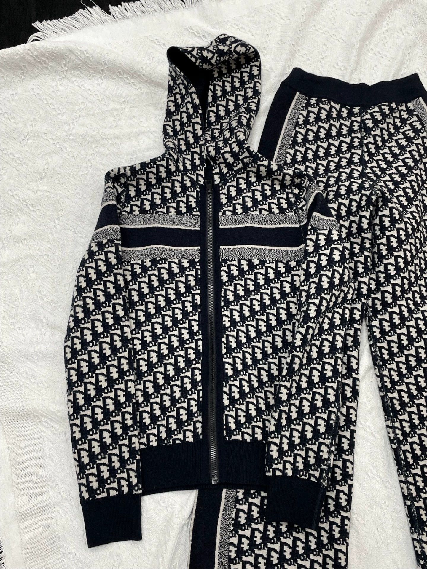 Dior Zip-Up Patterned Hoodie with Matching Pants Size US S / EU 44-46 / 1 - 1 Thumbnail
