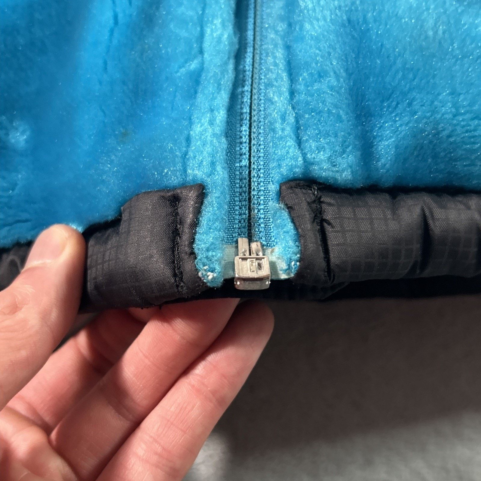 Volcom RARE Volcom Fuzzar Snow Vest Downed Jacket W's Large Revers Size L / US 10 / IT 46 - 14 Thumbnail