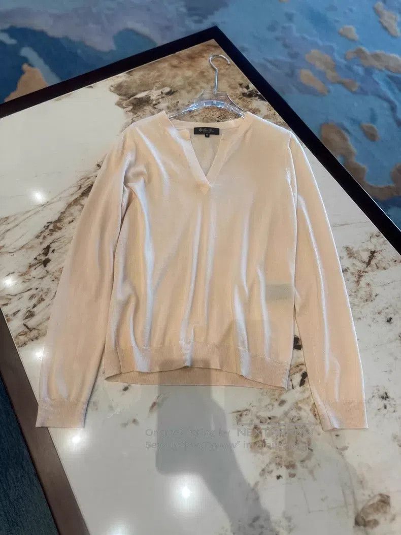 Loro Piana Loro Piana Scissor Collar 100% Cashmere Sweater Size XS / US 0-2 / IT 36-38 - 1 Thumbnail