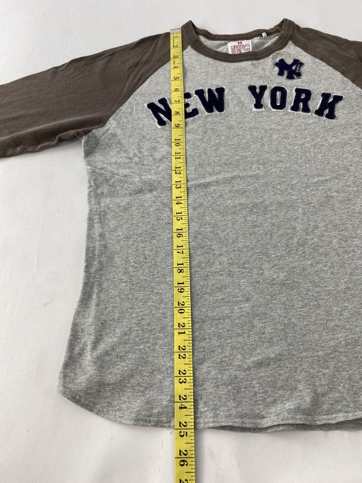 MLB MLB NY New Yankess Raglan 3q Sleeve Big Logo Tee Size US M / EU 48-50 / 2 - 10 Thumbnail