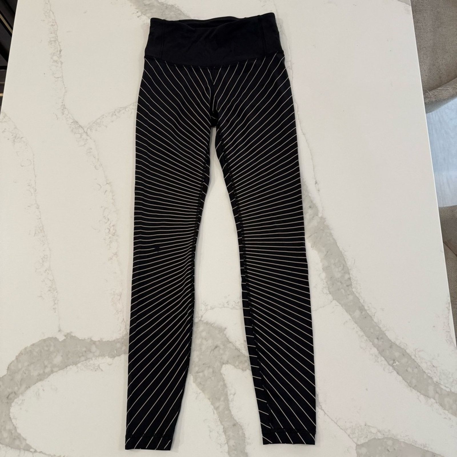 Lululemon Lululemon Athletica Speed Wunder Reflective Tight Women’s 4 Size 27" / US 4 / IT 40 - 1 Thumbnail