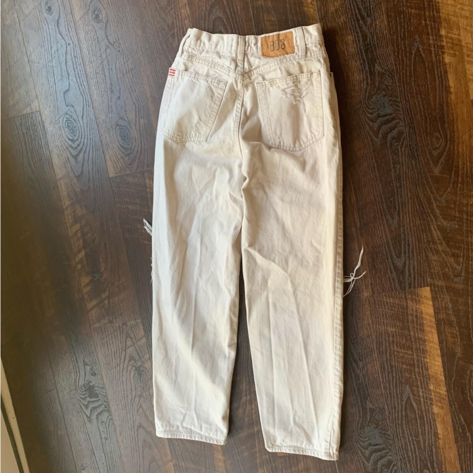 Bdg BDG High-Rise Distressed Jeans in Off-White Size 27" / US 4 / IT 40 - 3 Thumbnail