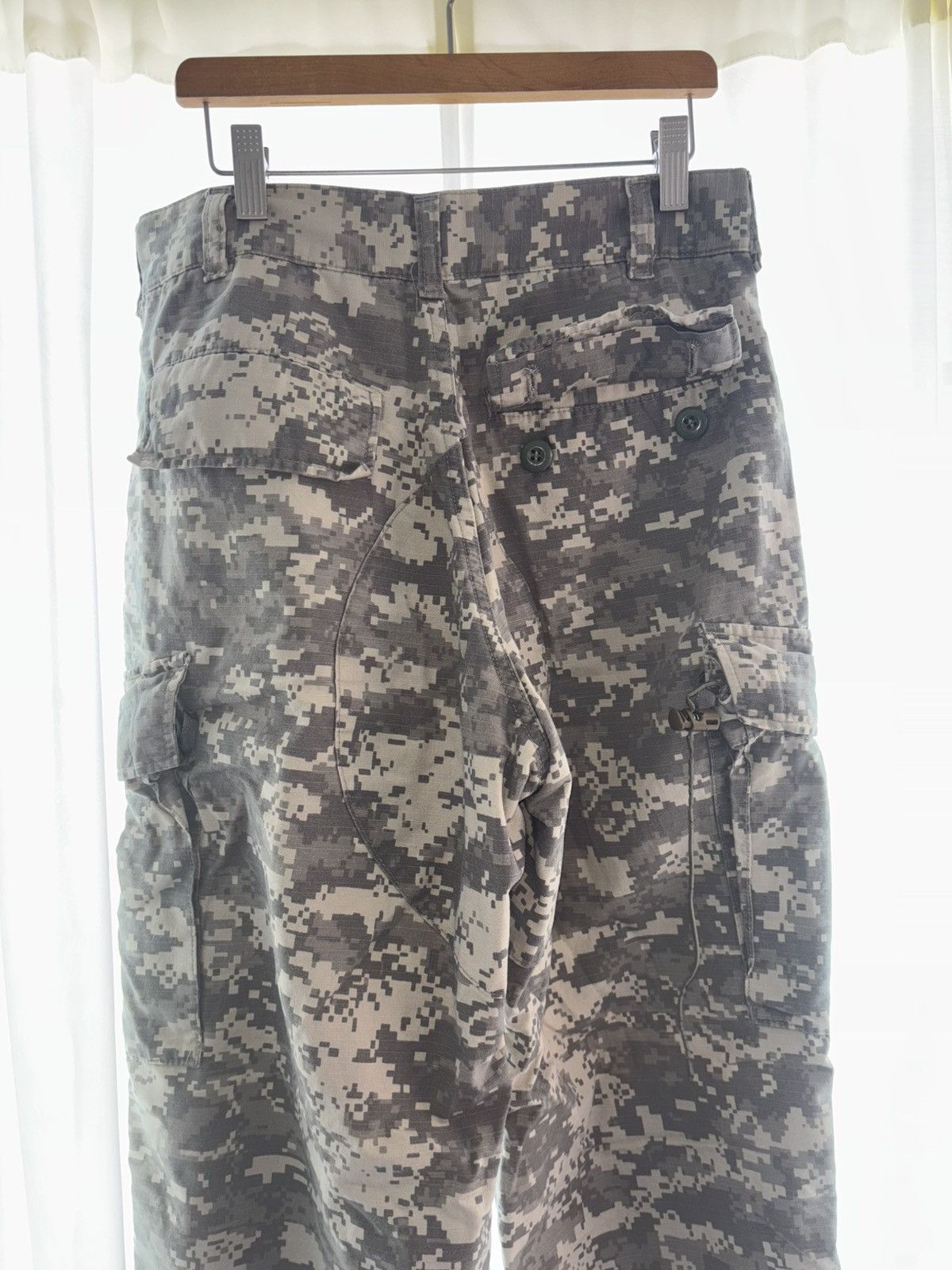 Other Women’s Camo Cargo Pants — Adjustable Fit — Size 26 Size 26" / US 2 / IT 38 - 4 Thumbnail