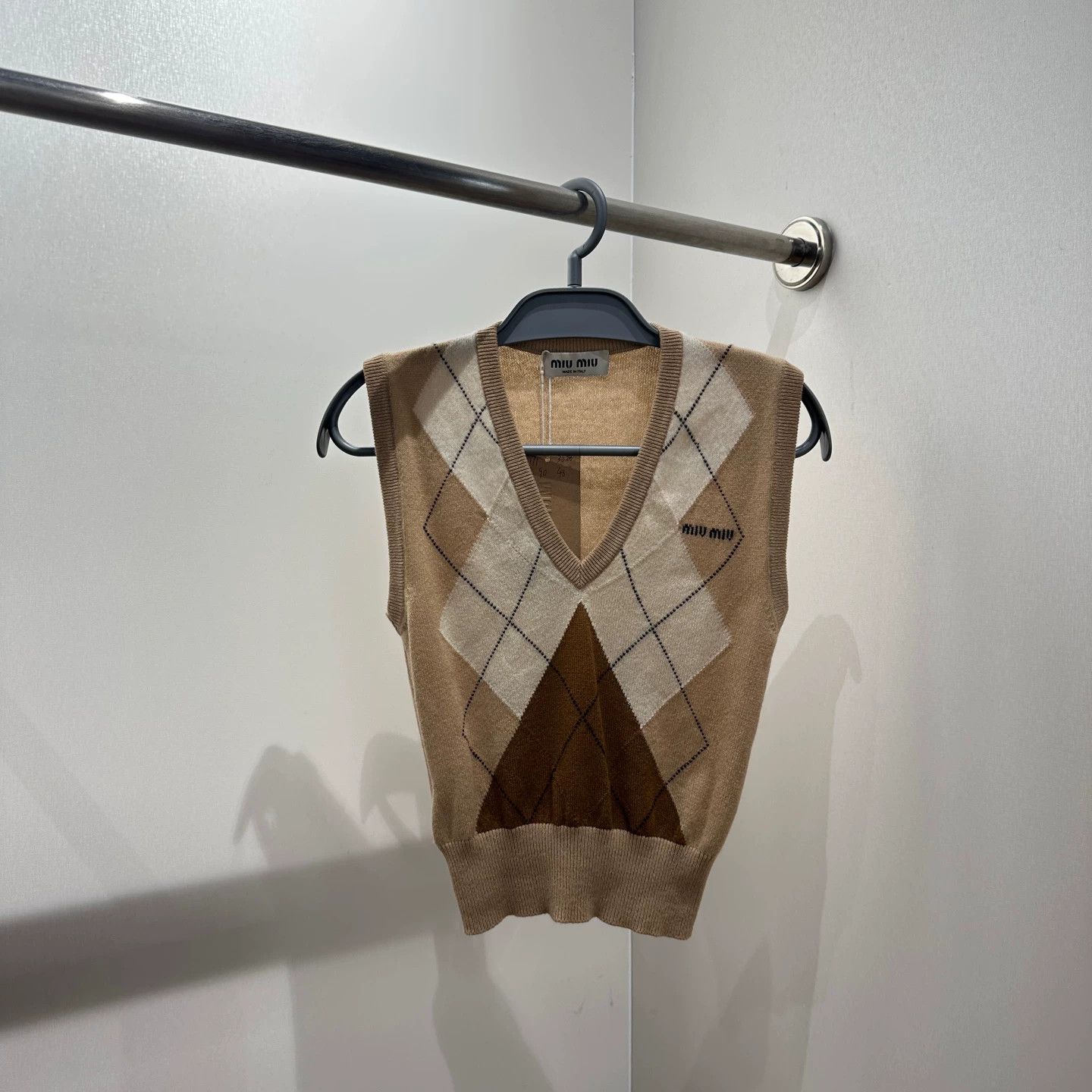 MIU MIU V-neck checked logo cashmere vest feb171