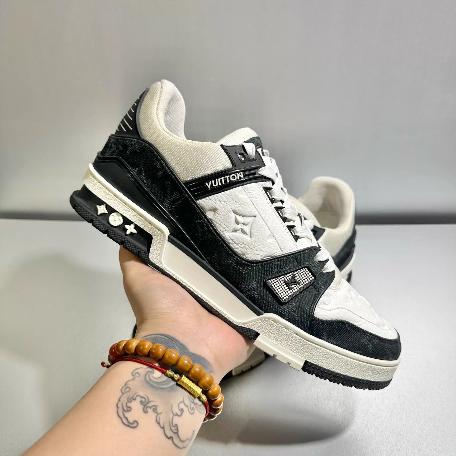 Louis Vuitton LV Trainer Black & White Denim 9/43 Worn once Size US 10 / EU 43 - 8 Thumbnail