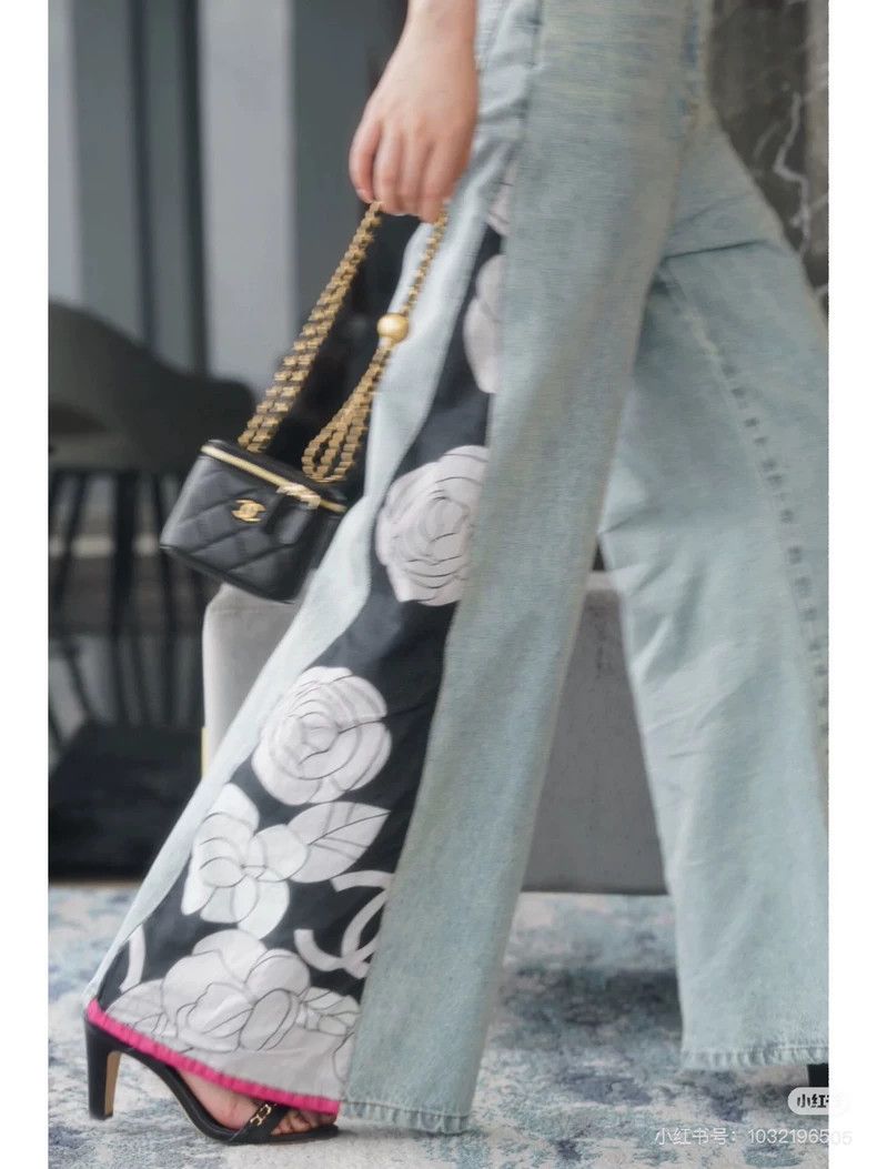 Chanel Chanel 21c Early Spring Vacation Series Mulberry Silk Came Size 42" / US 20 - 9 Thumbnail