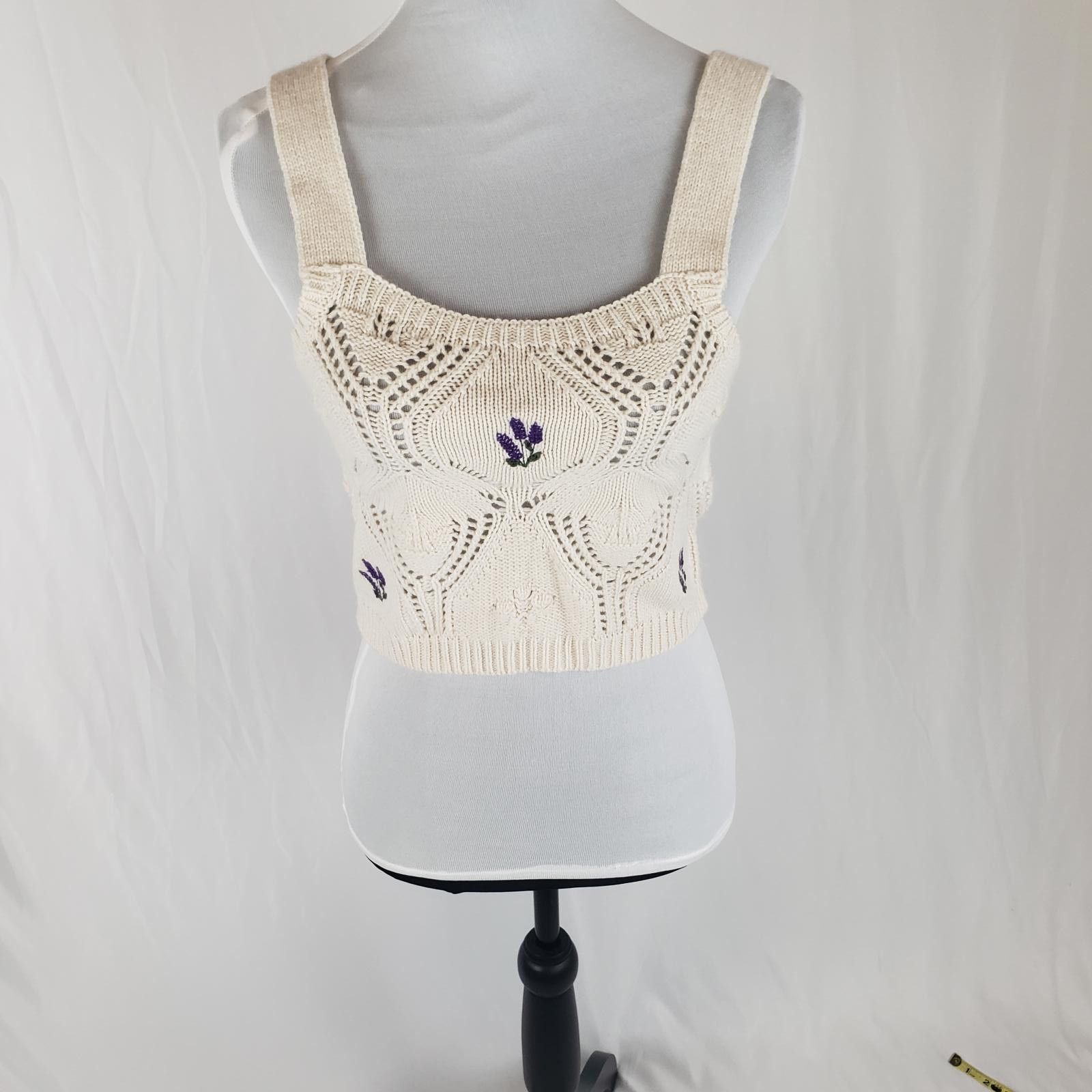 Designer Pink Rose Embroidered Crocheted Cream Crop Top Floral Detail Size S / US 4 / IT 40 - 1 Thumbnail